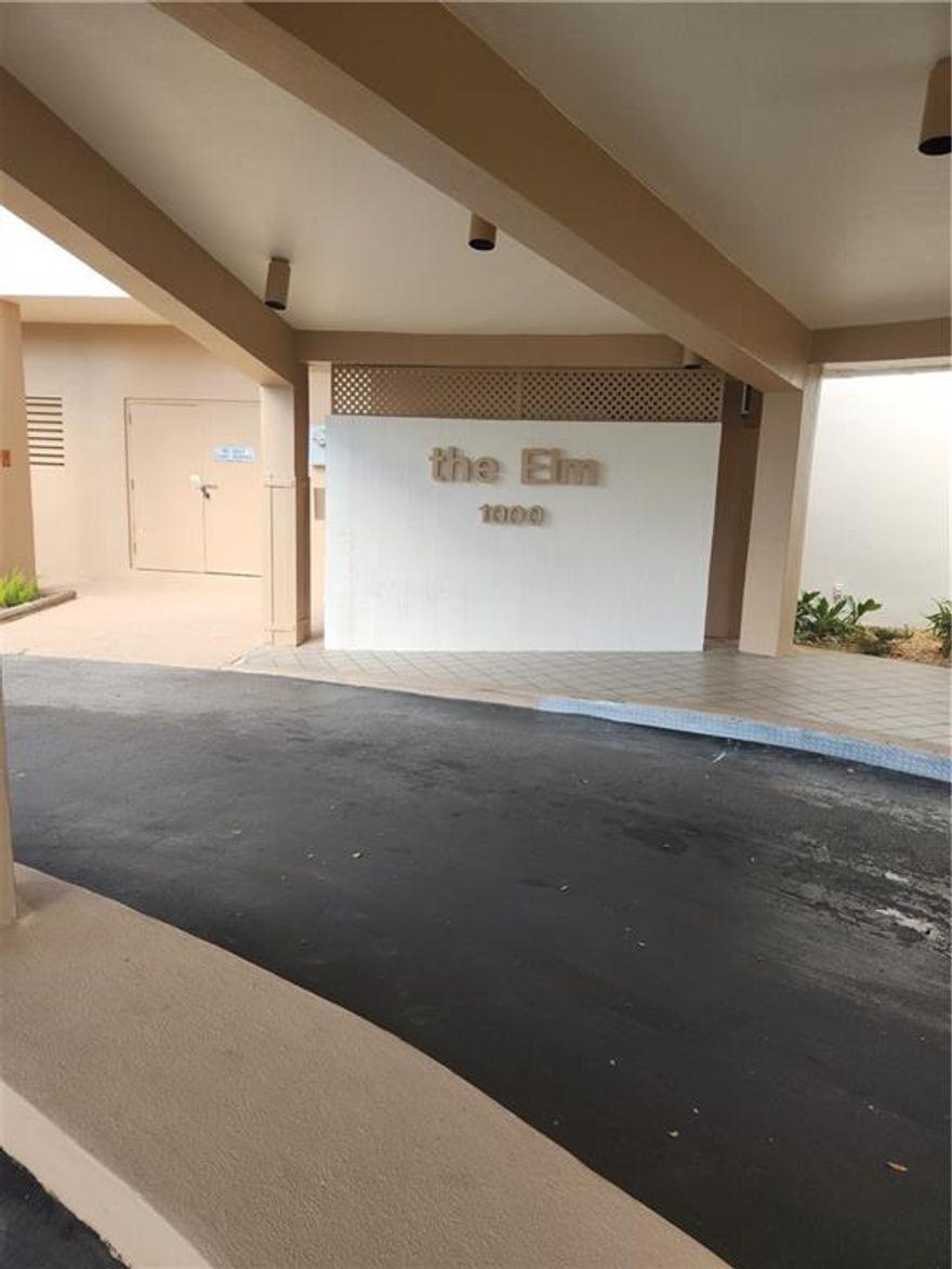 SPACIOUS 2 BED 2 BATH IN DESIRABLE COMMUNITY WITH 24 HOURS SECURITY, HEATED POOLS, TENNIS COURTS, BILLARDS, CLUBHOUSE THEATER , COMMUNITY BUSES AND MUCH MORE....55+ COMMUNITY.