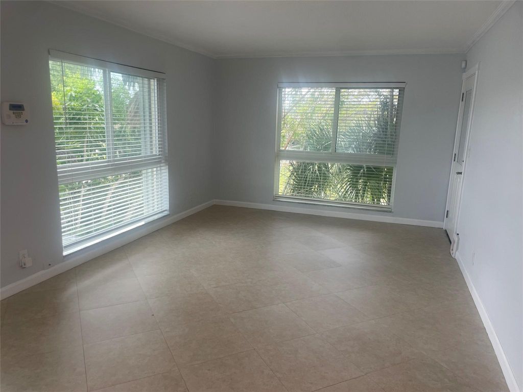 Photo of 861 SE 22nd Ave #6, Pompano Beach, FL 33062 (MLS # F10523788)