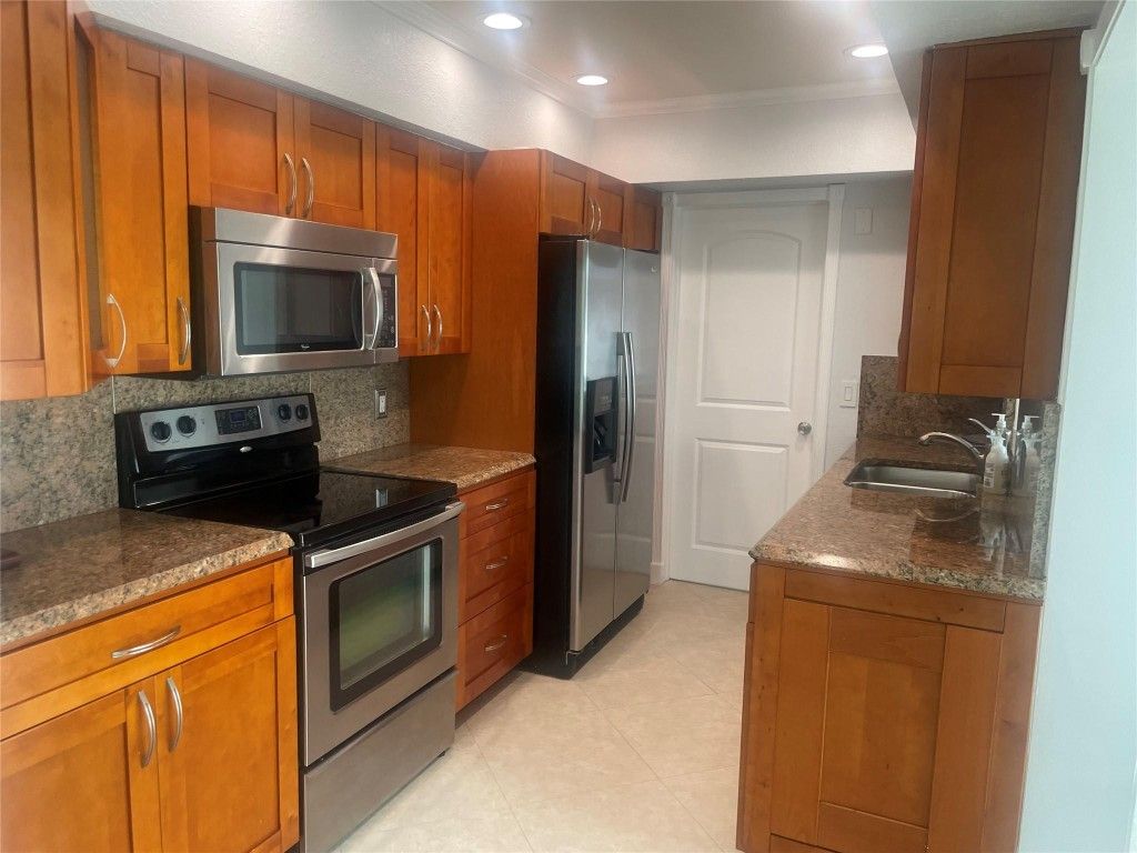 Photo of 861 SE 22nd Avenue #6, Pompano Beach, FL 33062 (MLS # F10523788)