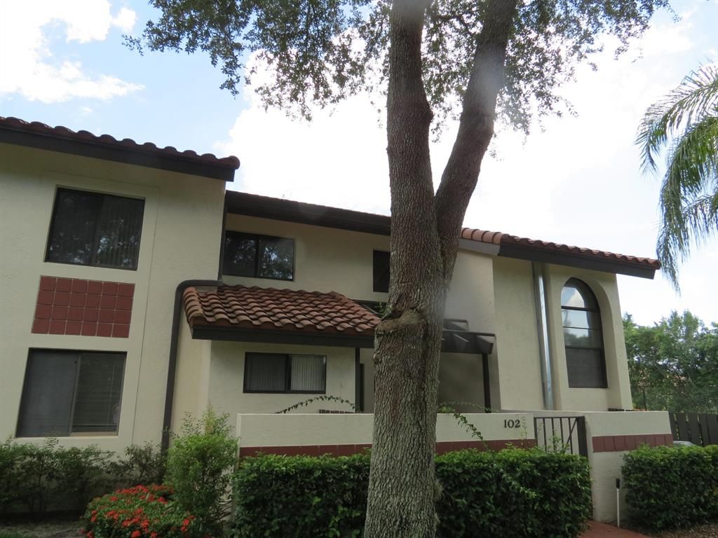 Photo of 5920 S End Lake Drive #102, Boynton Beach, FL 33437 (MLS # R10725191)