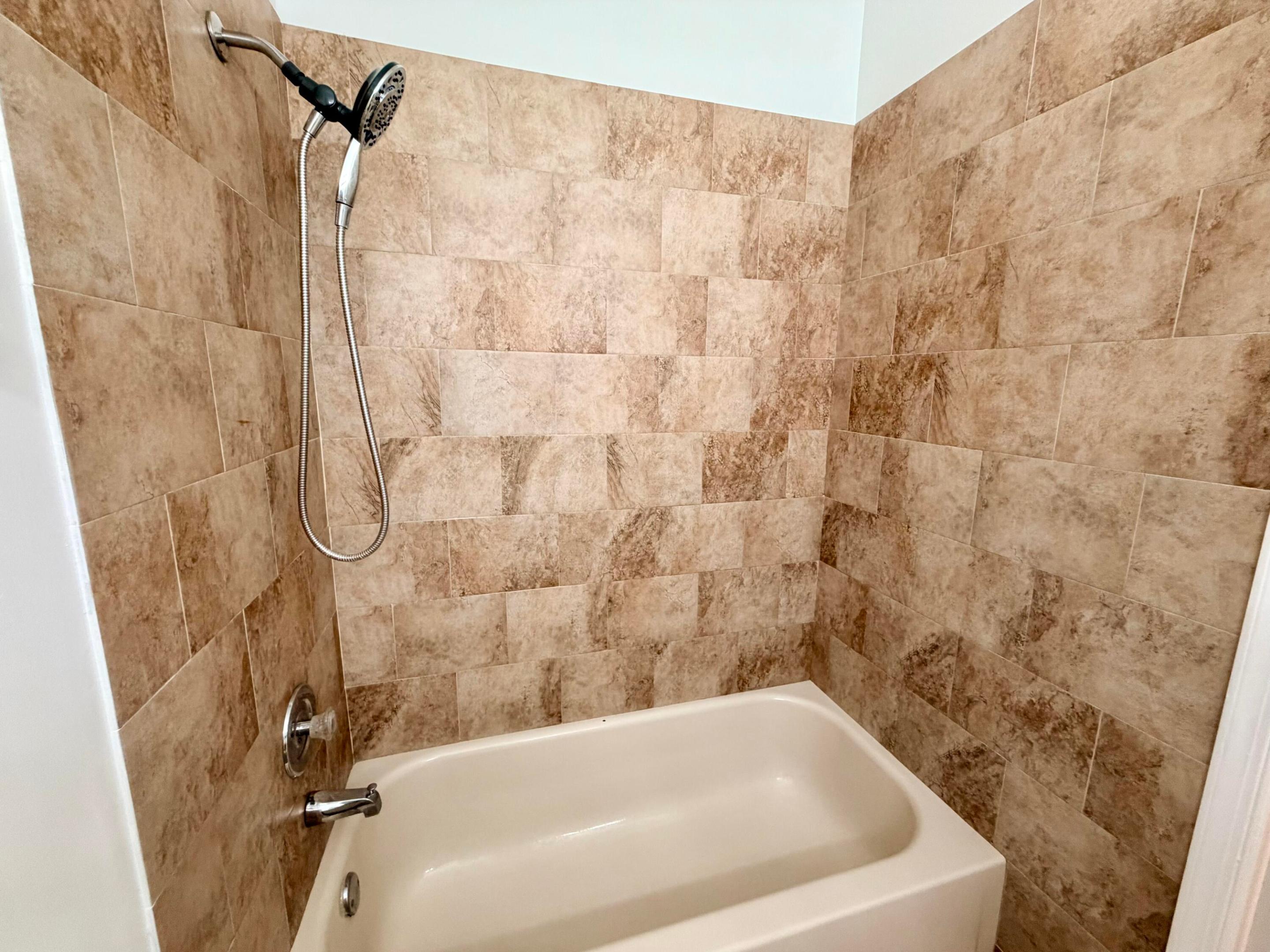 PARKLAND LAKES - Residential Lease