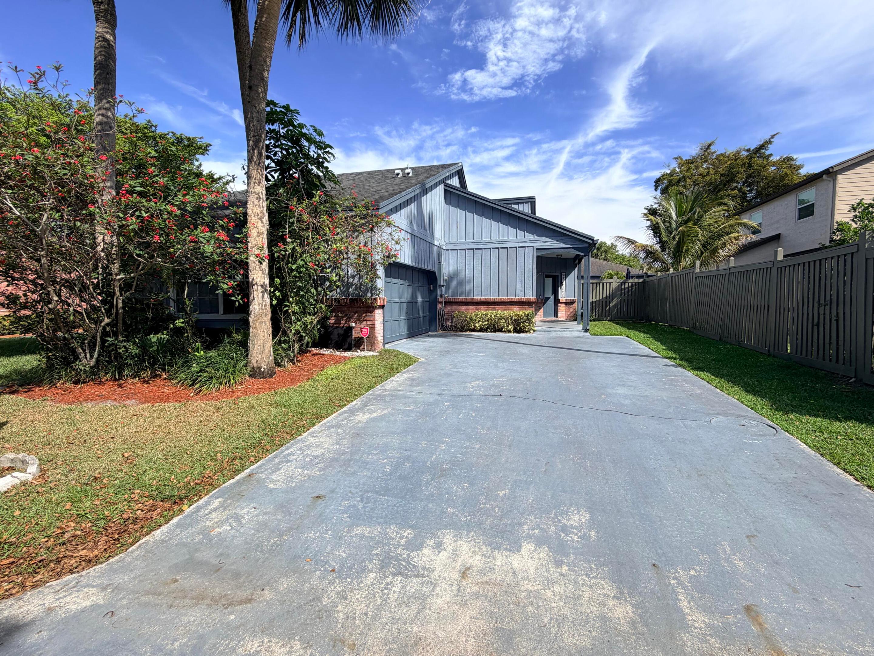 PARKLAND LAKES - Residential Lease