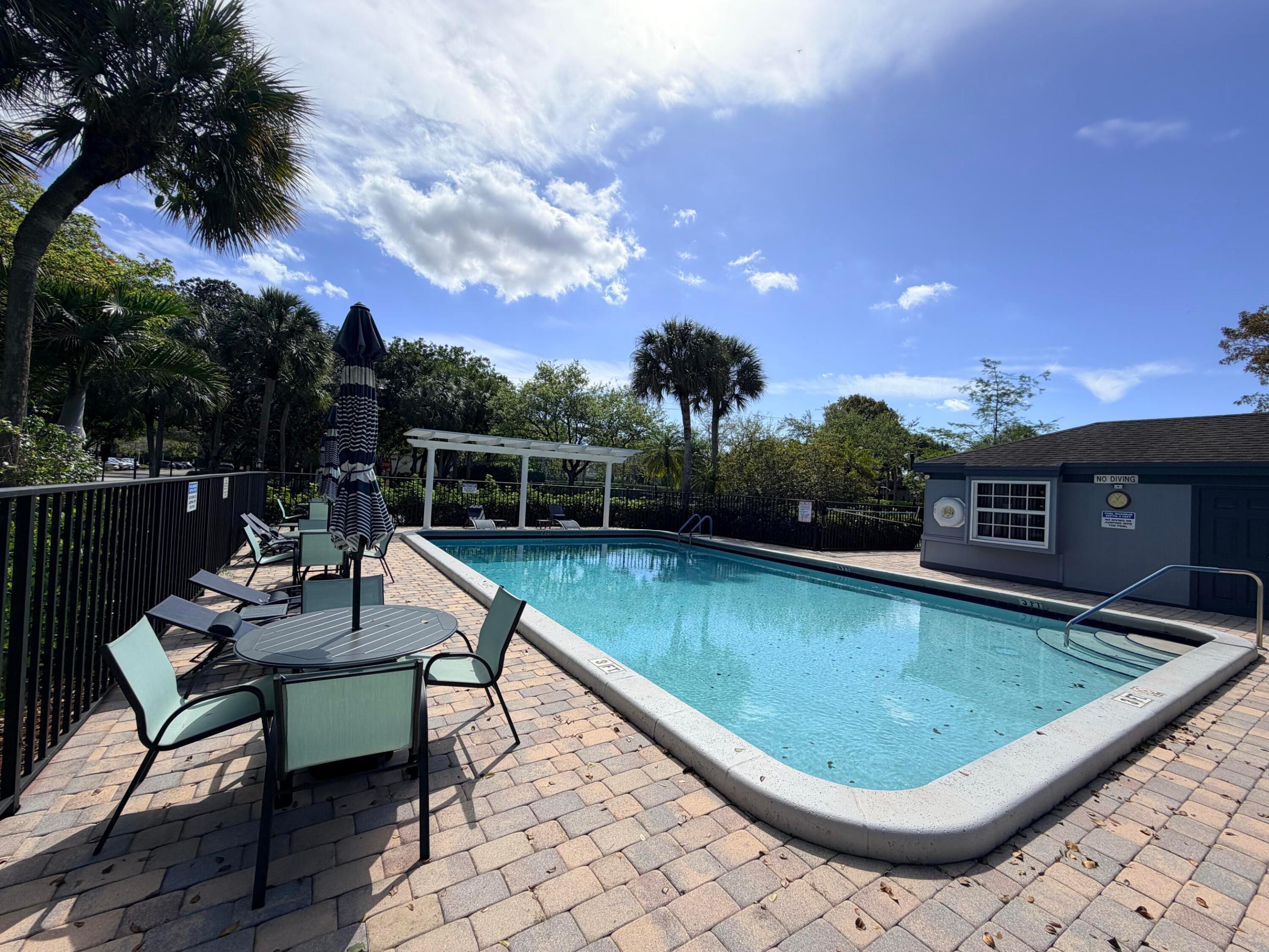 PARKLAND LAKES - Residential Lease