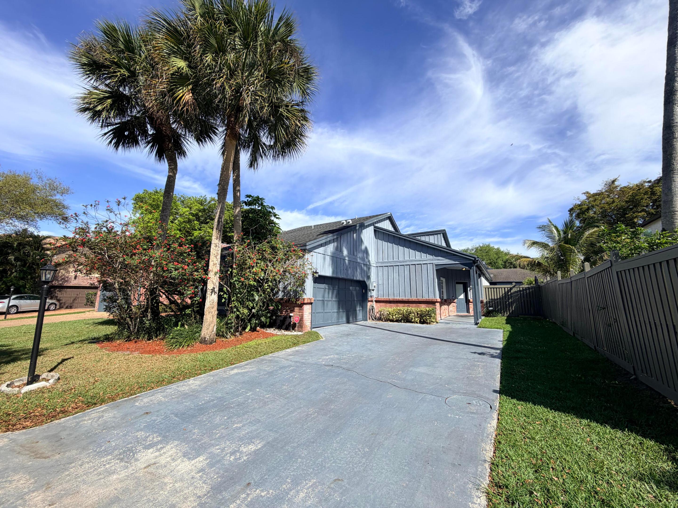 PARKLAND LAKES - Residential Lease