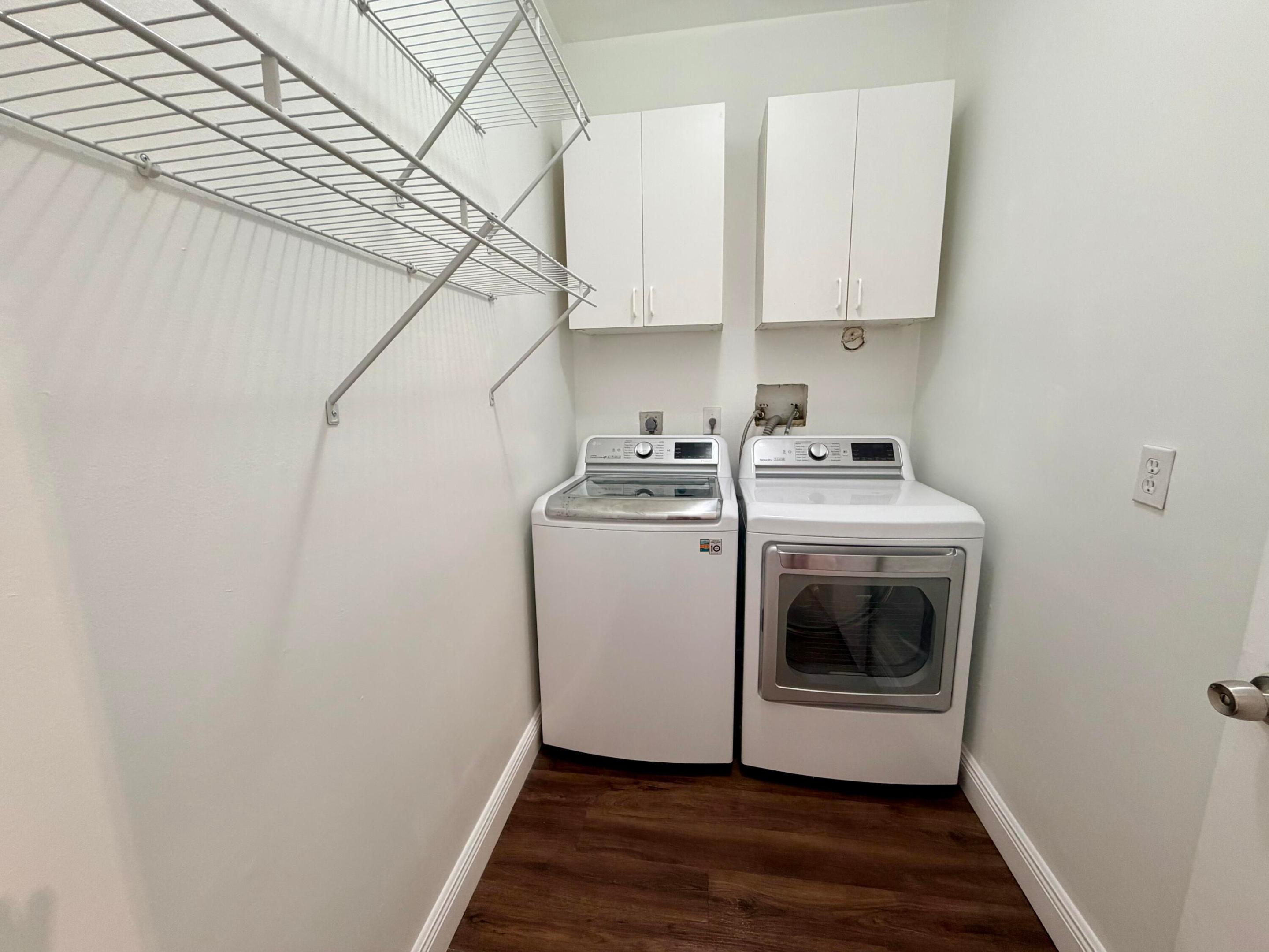 PARKLAND LAKES - Residential Lease