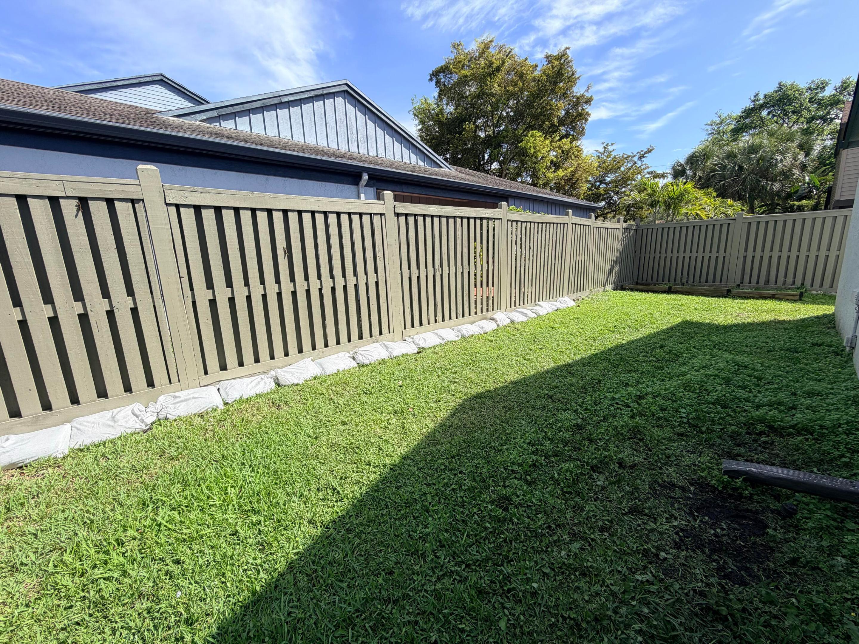 PARKLAND LAKES - Residential Lease