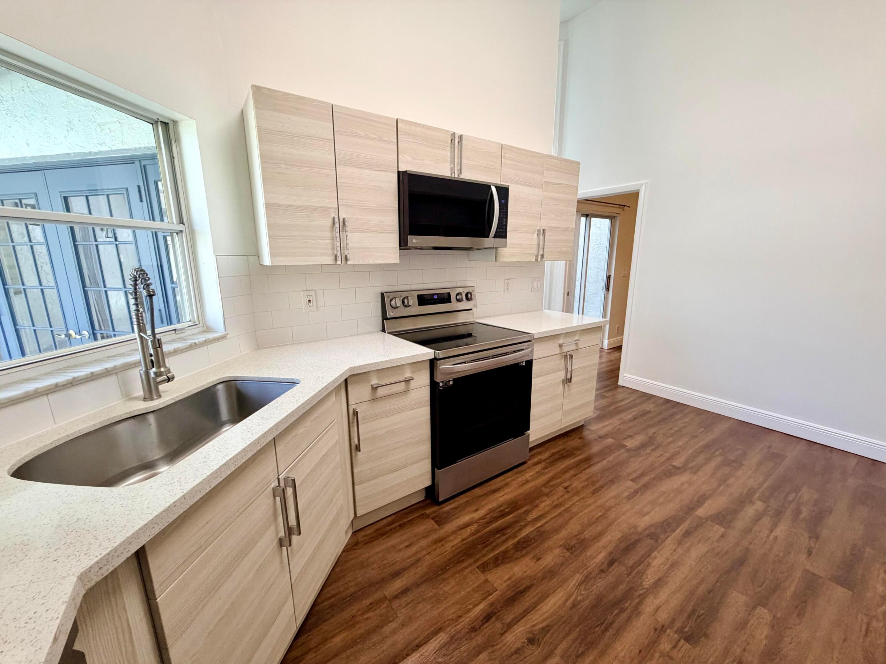 PARKLAND LAKES - Residential Lease