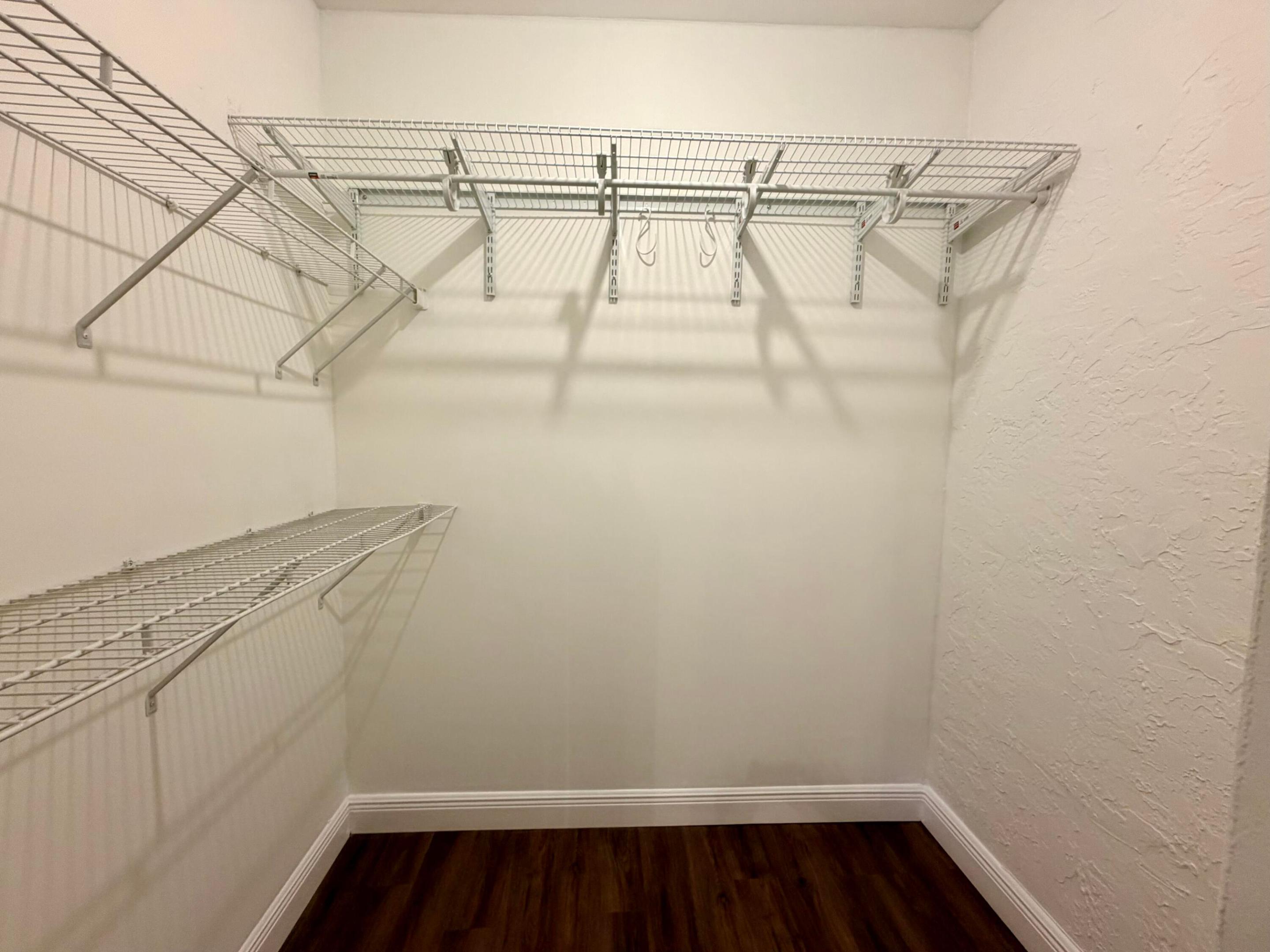 PARKLAND LAKES - Residential Lease