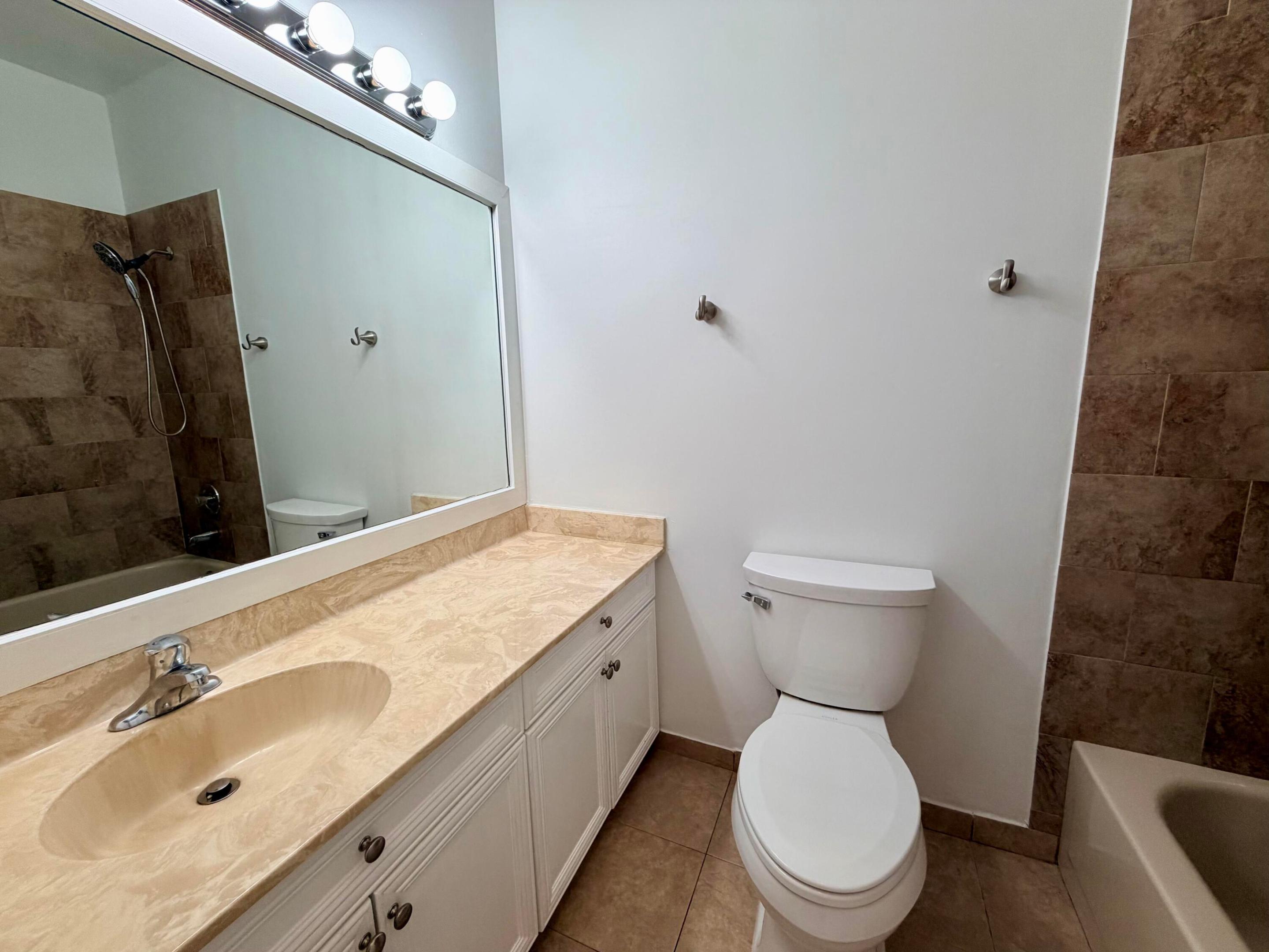 PARKLAND LAKES - Residential Lease