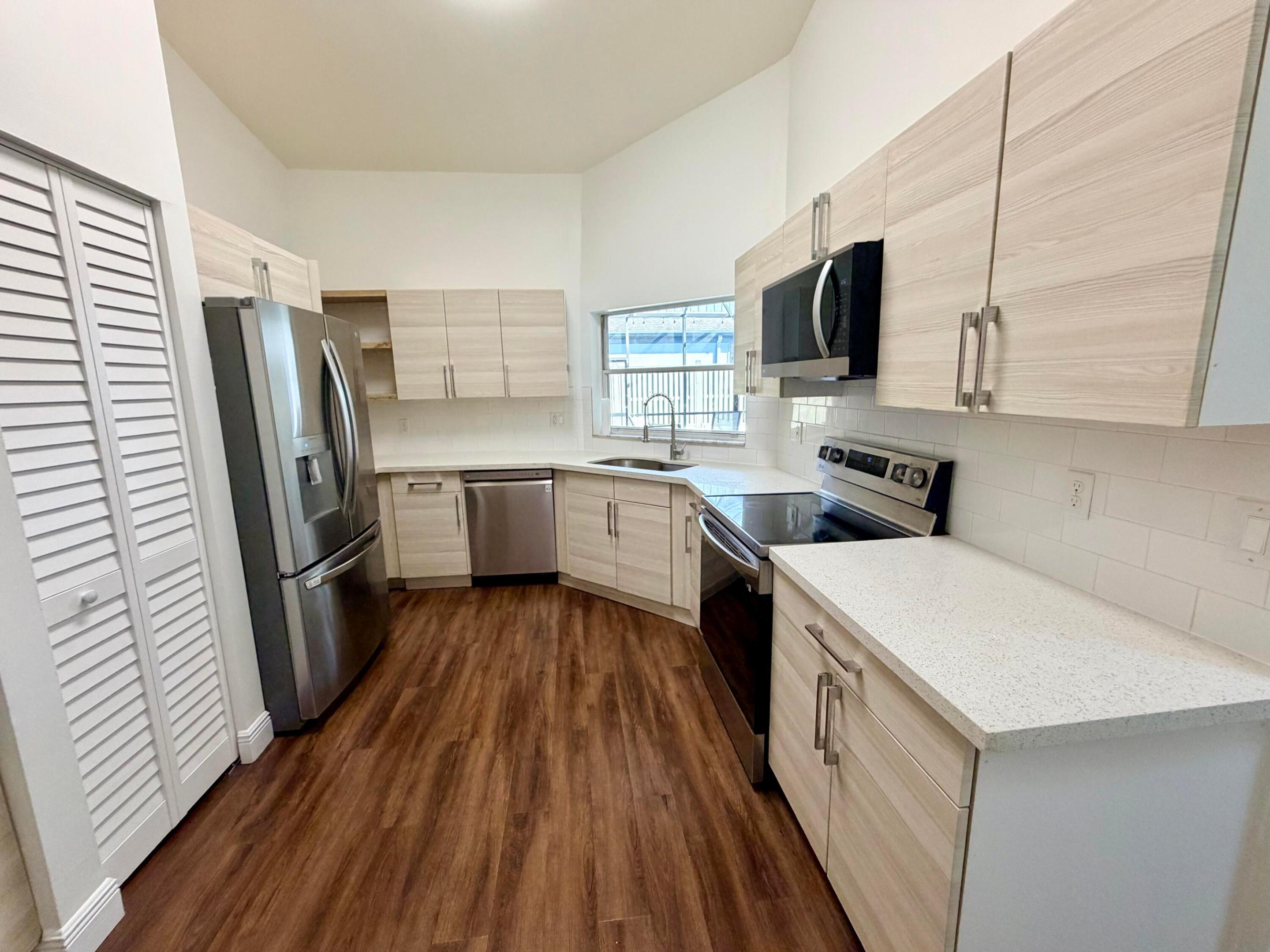 PARKLAND LAKES - Residential Lease