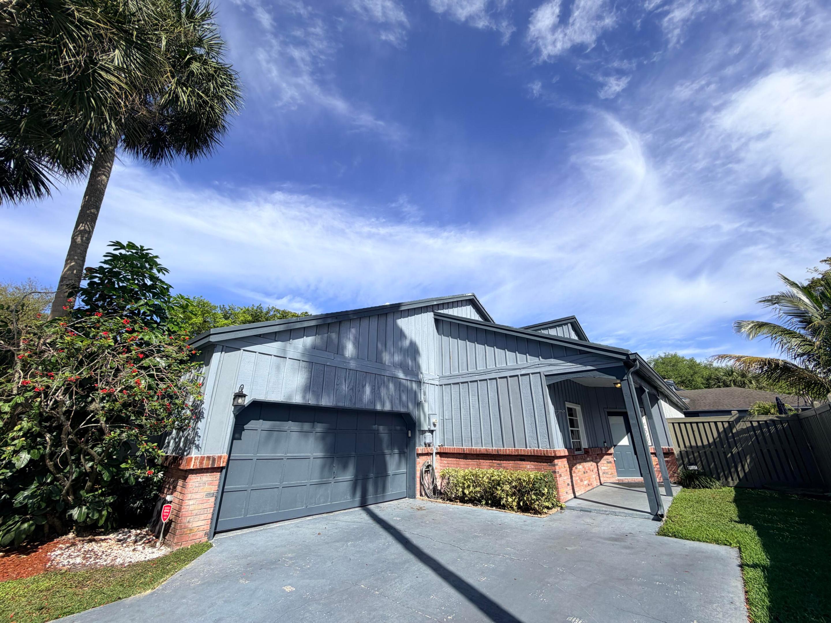 PARKLAND LAKES - Residential Lease