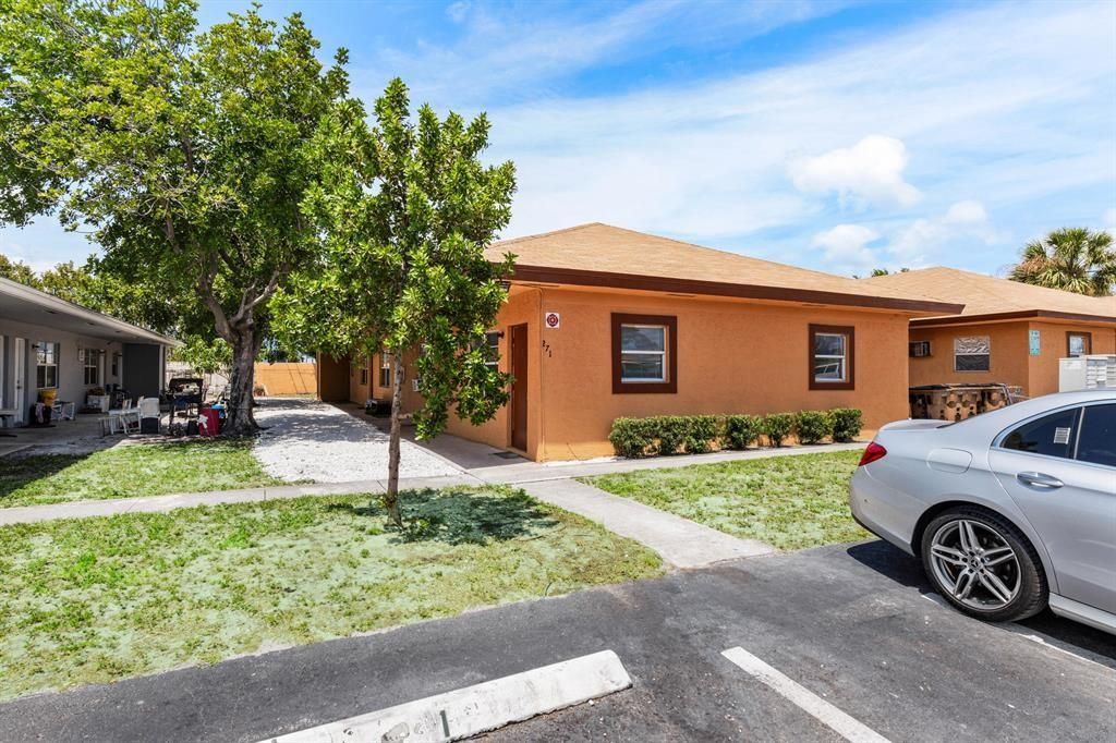 Photo of 271 SW 1st Street #1, Deerfield Beach, FL 33441 (MLS # F10507549)