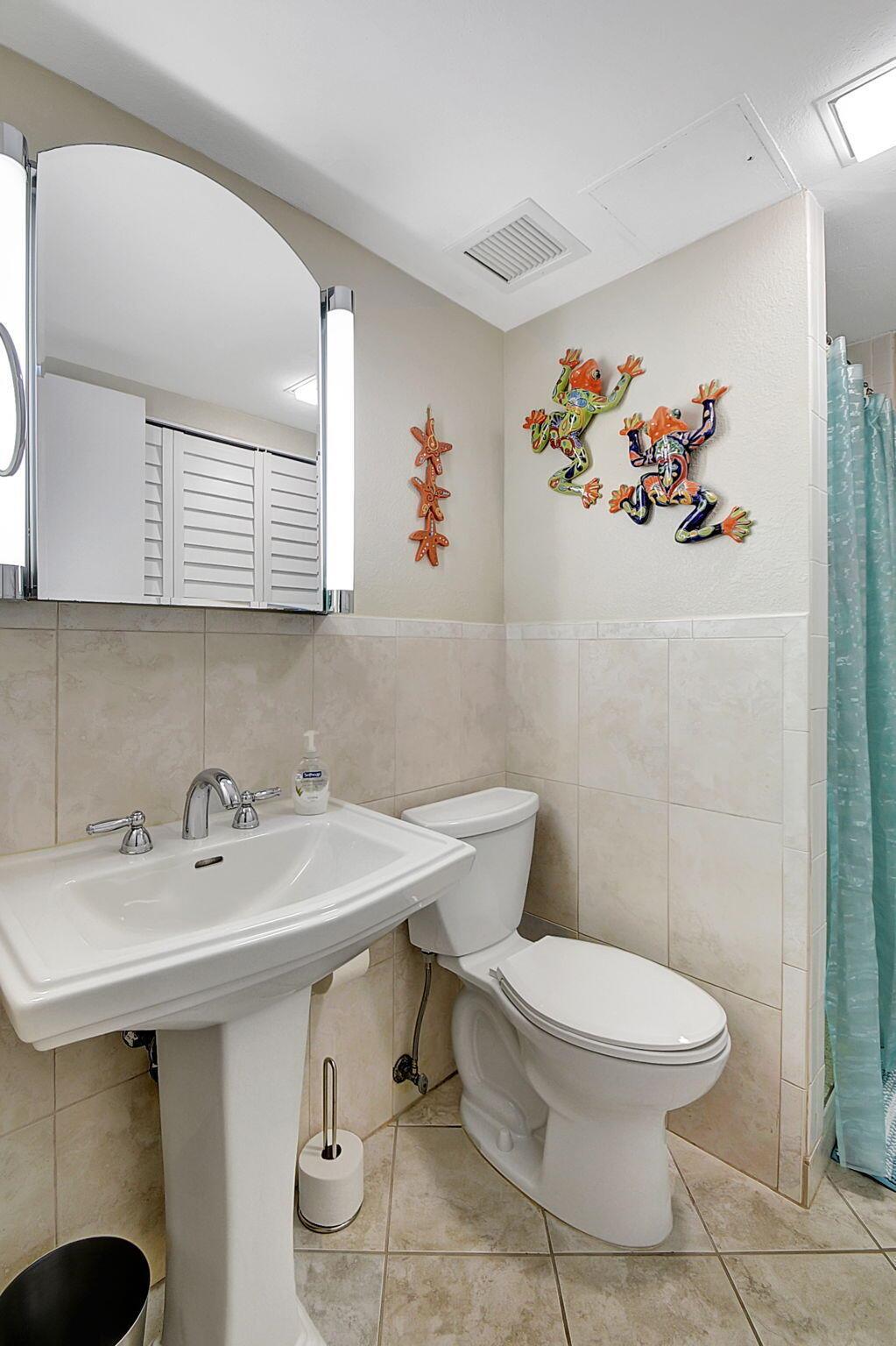LA RENAISSANCE - Residential Lease