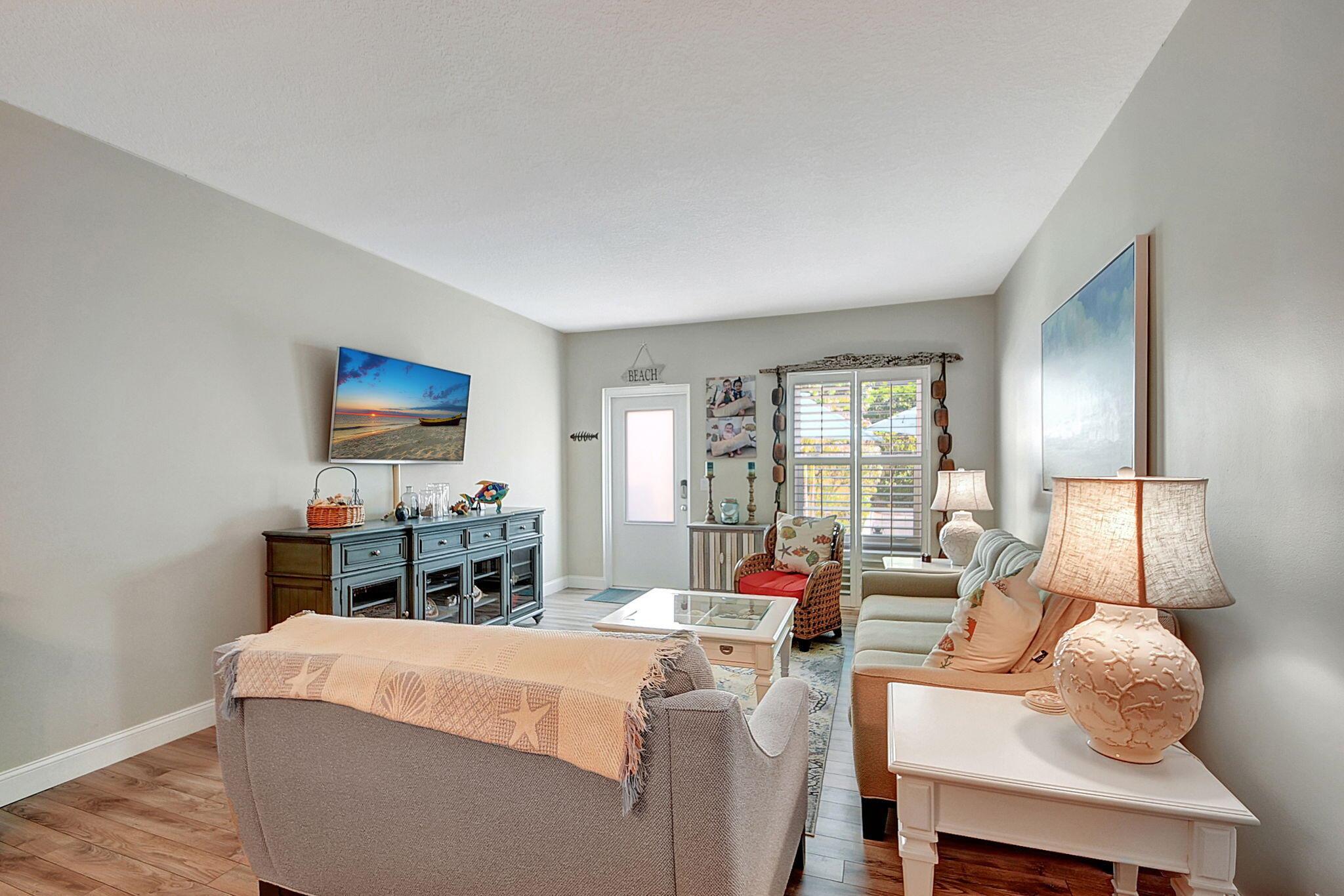 LA RENAISSANCE - Residential Lease
