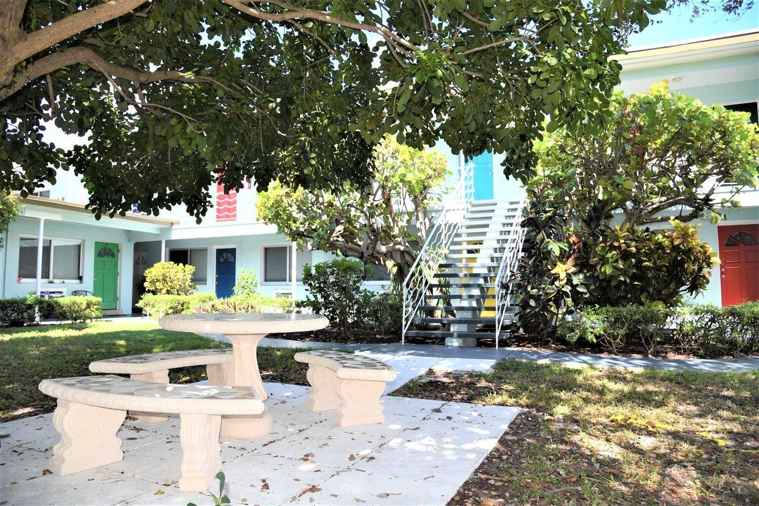 LAKE WORTH TOWN OF - Residential Lease