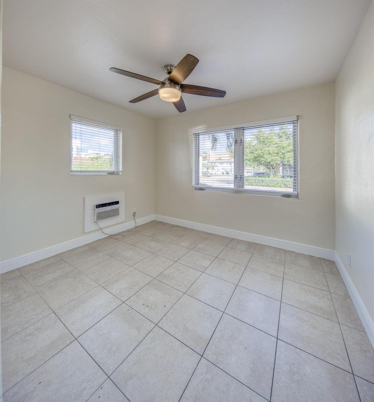 LAKE WORTH TOWN OF - Residential Lease