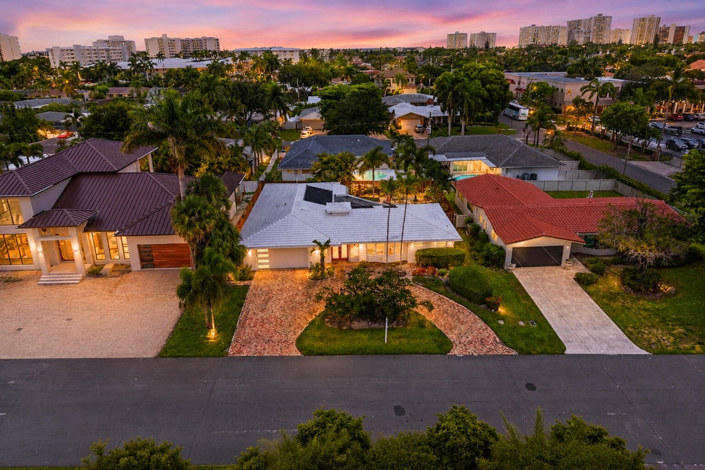 Photo of 4710 NE 27TH Avenue, Fort Lauderdale, FL 33308 (MLS # B26072234)