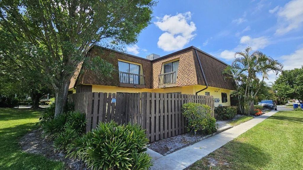 Photo of 110 N Delaware Boulevard #6d, Jupiter, FL 33458 (MLS # R10963554)