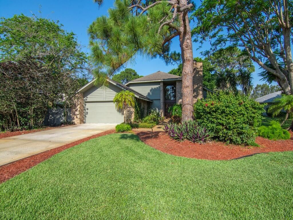Photo of 5501 Deer Run Drive, Fort Pierce, FL 34951 (MLS # R10998153)