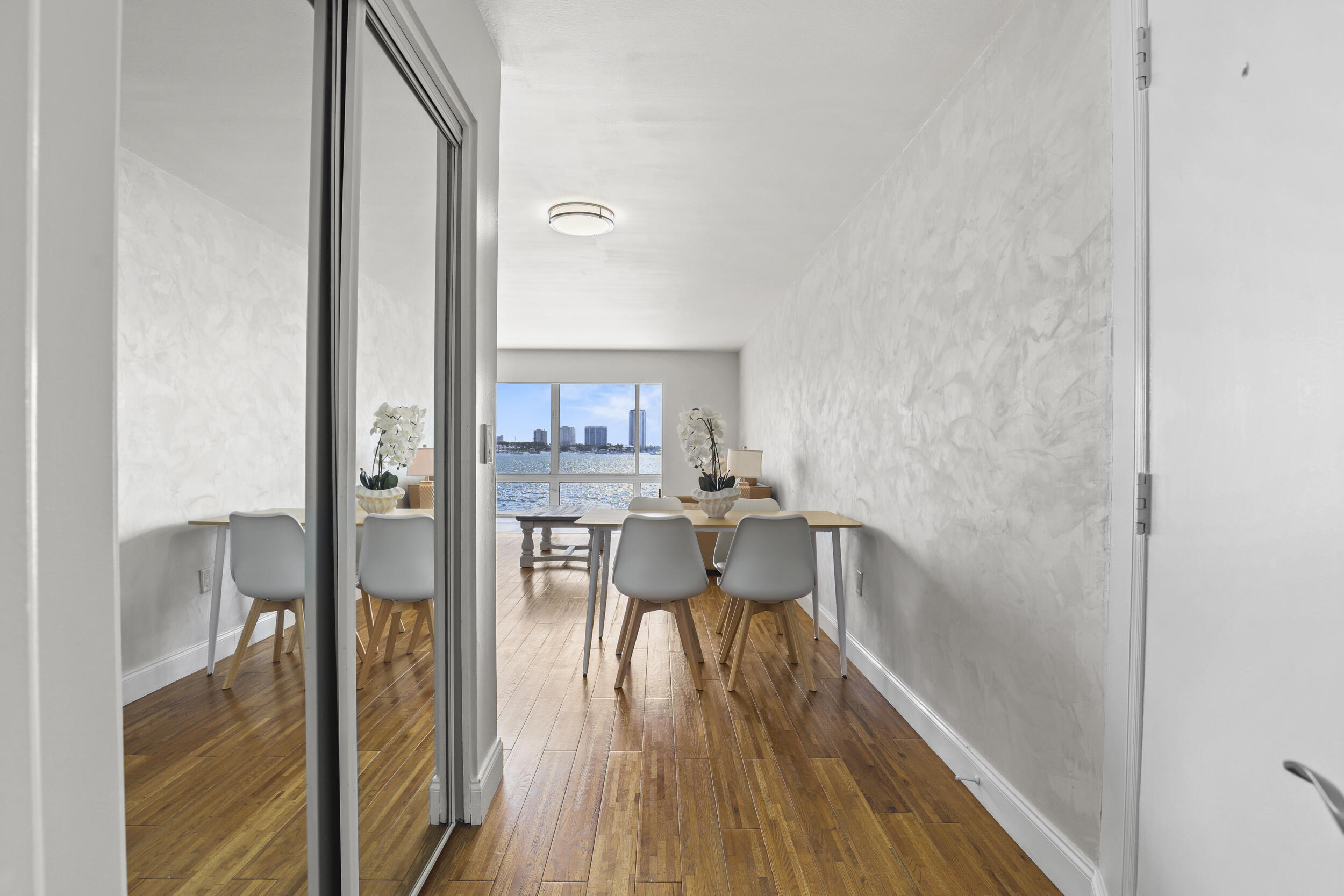 WILSHIRE NORTH CONDOS - Residential Lease