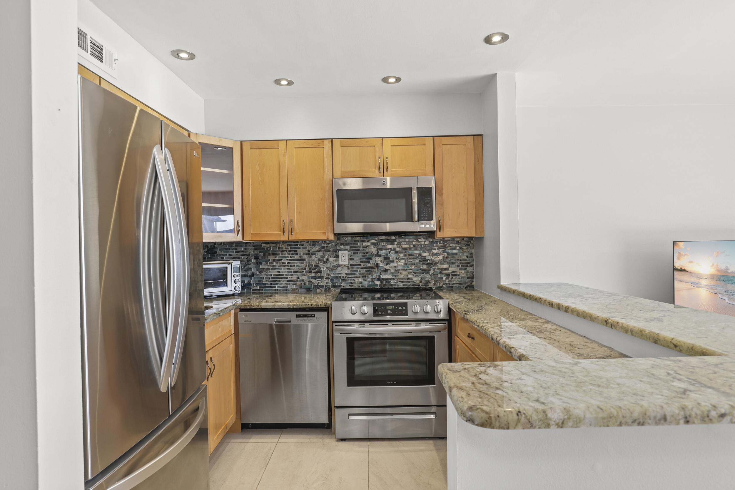 WILSHIRE NORTH CONDOS - Residential Lease