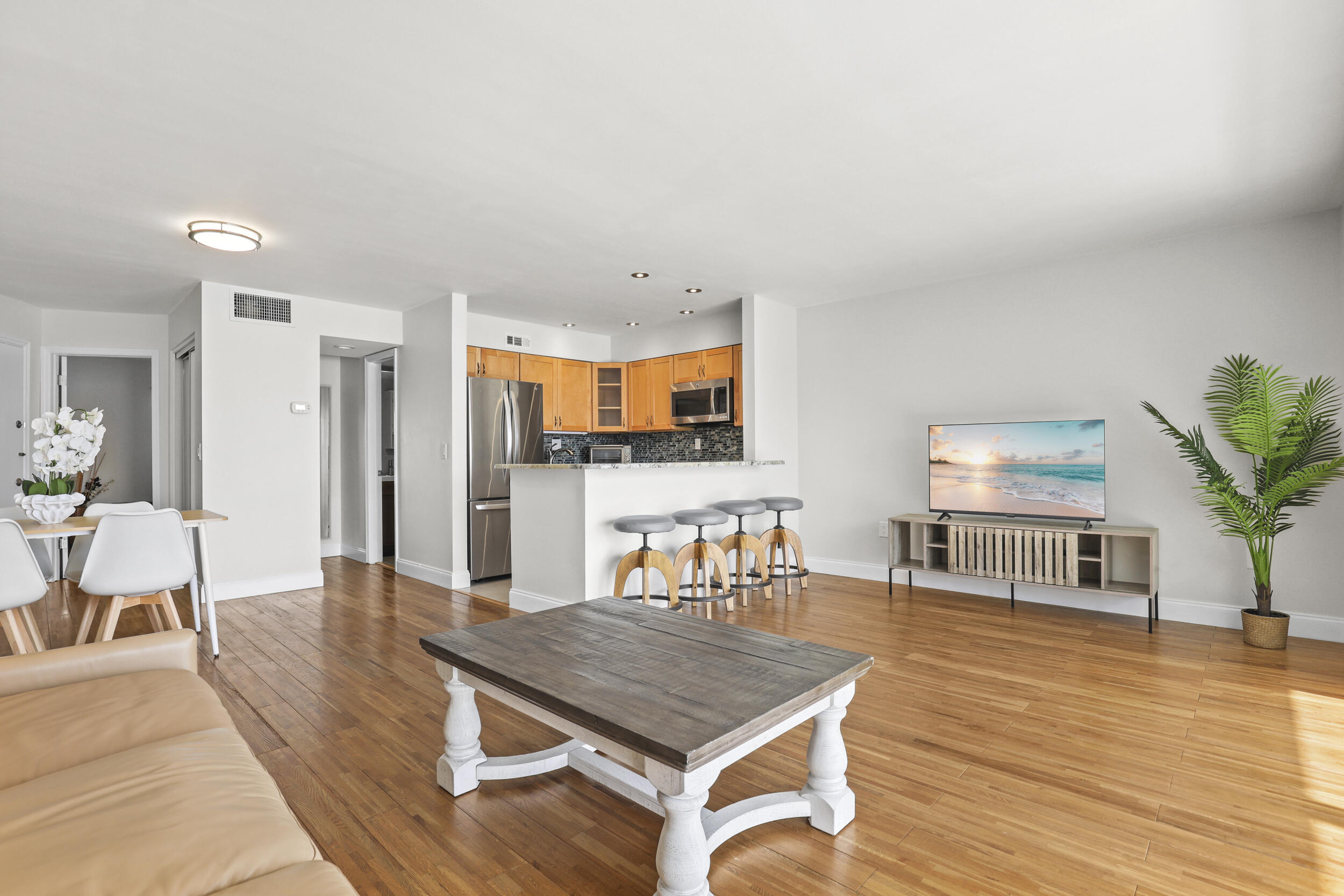 WILSHIRE NORTH CONDOS - Residential Lease