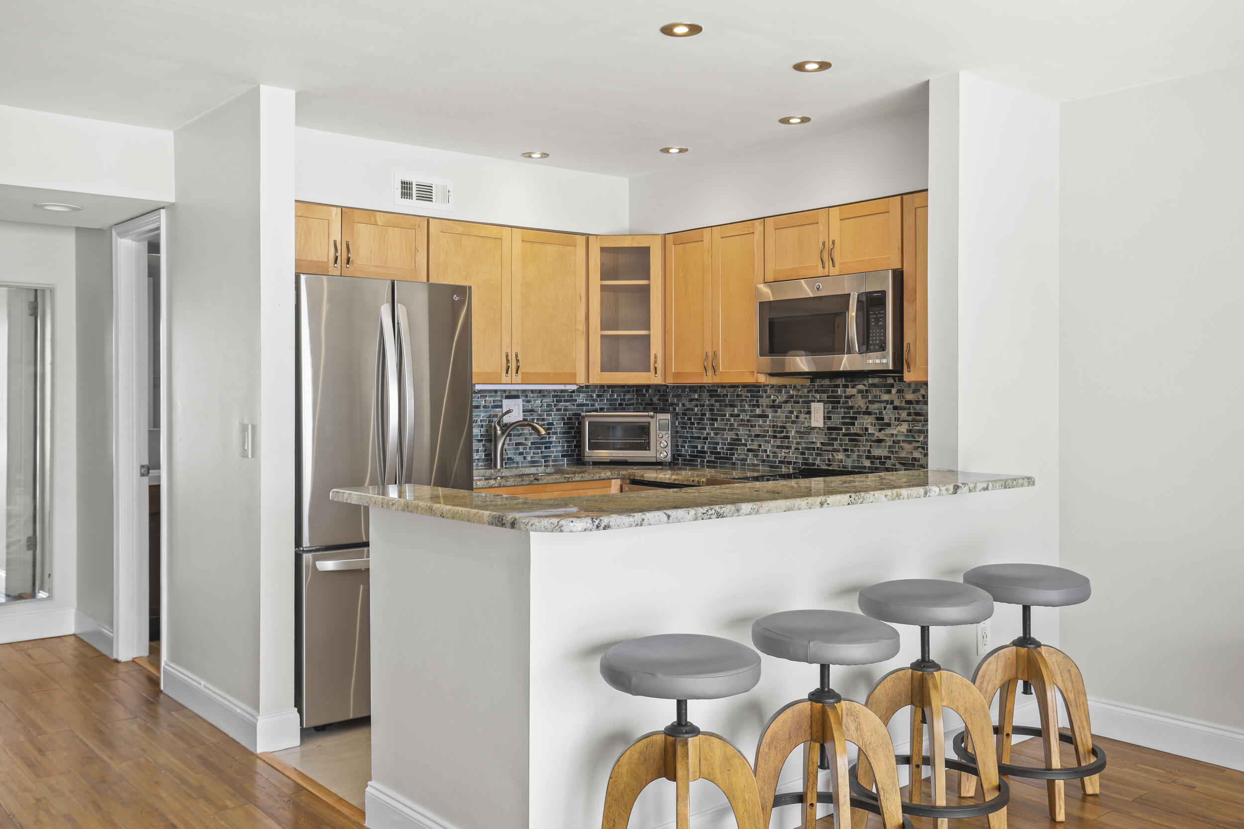 WILSHIRE NORTH CONDOS - Residential Lease