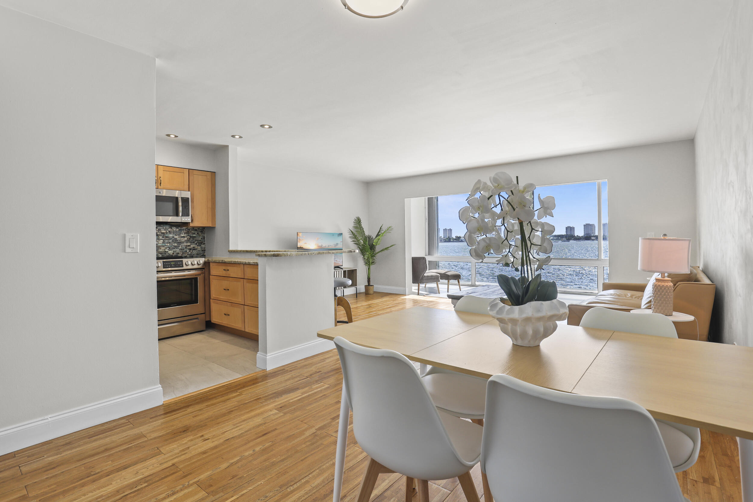 WILSHIRE NORTH CONDOS - Residential Lease