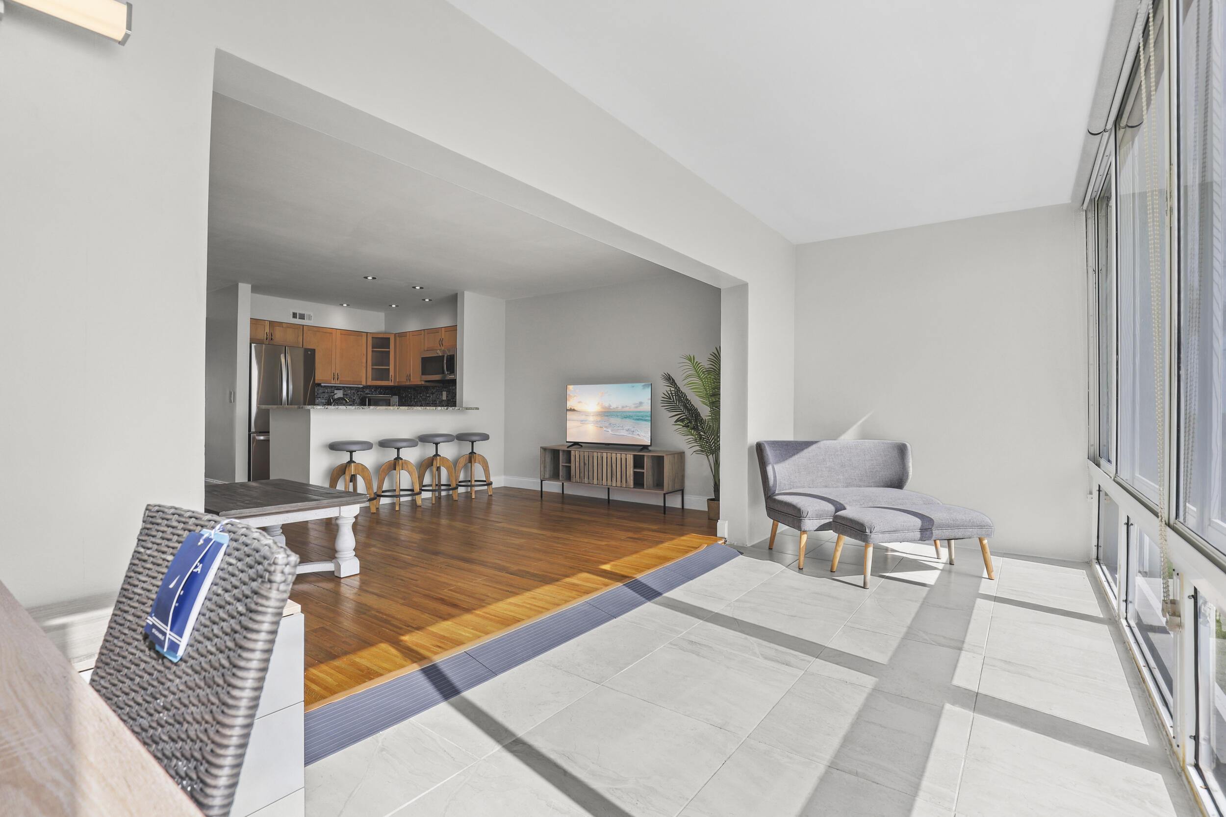 WILSHIRE NORTH CONDOS - Residential Lease