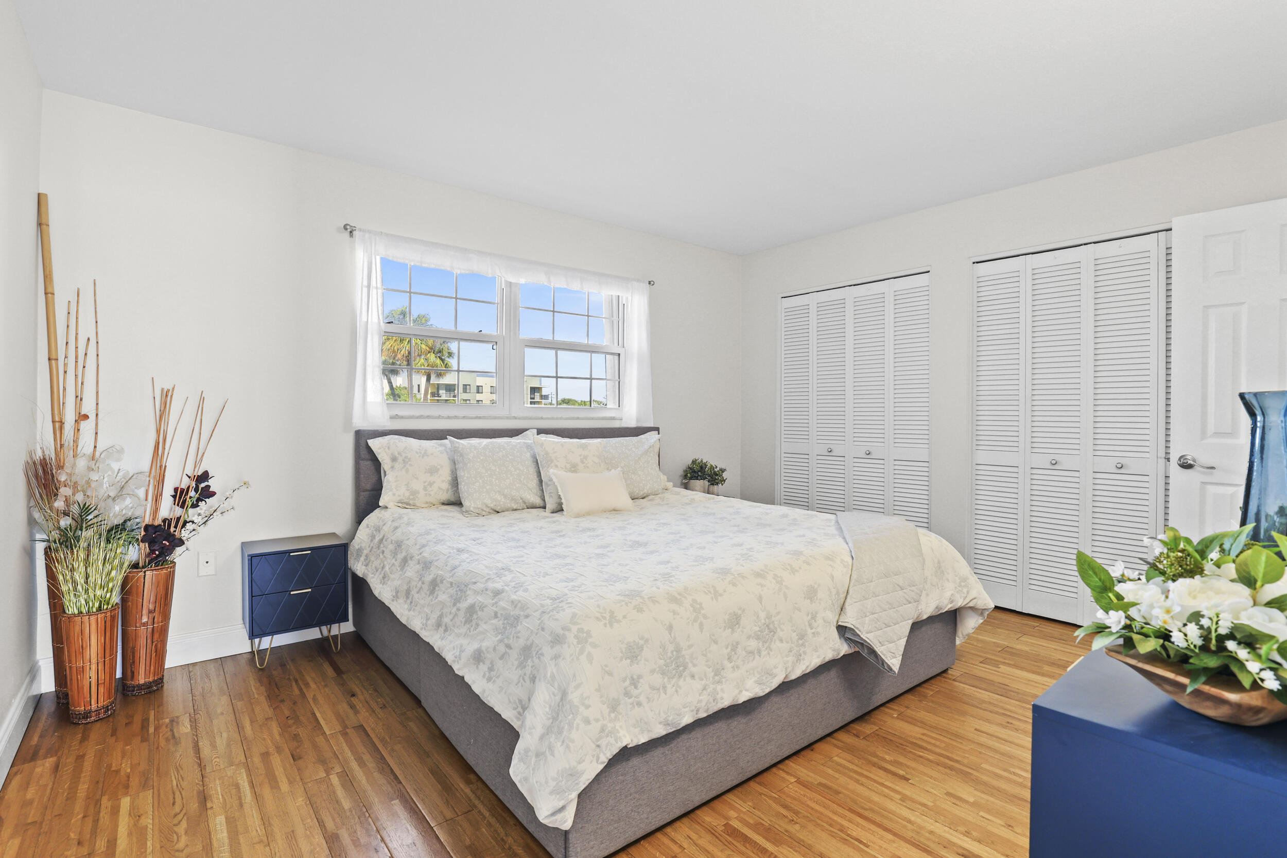 WILSHIRE NORTH CONDOS - Residential Lease