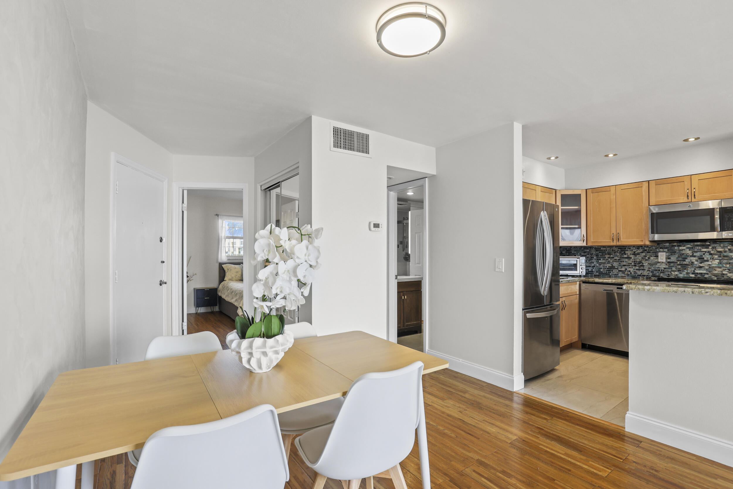 WILSHIRE NORTH CONDOS - Residential Lease