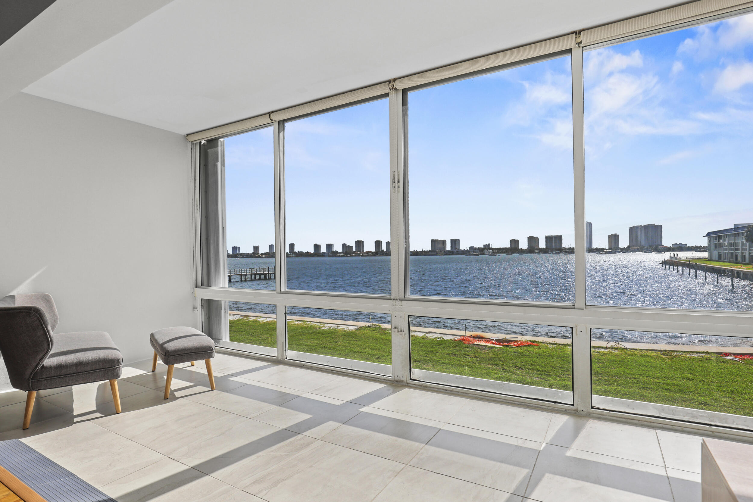 WILSHIRE NORTH CONDOS - Residential Lease