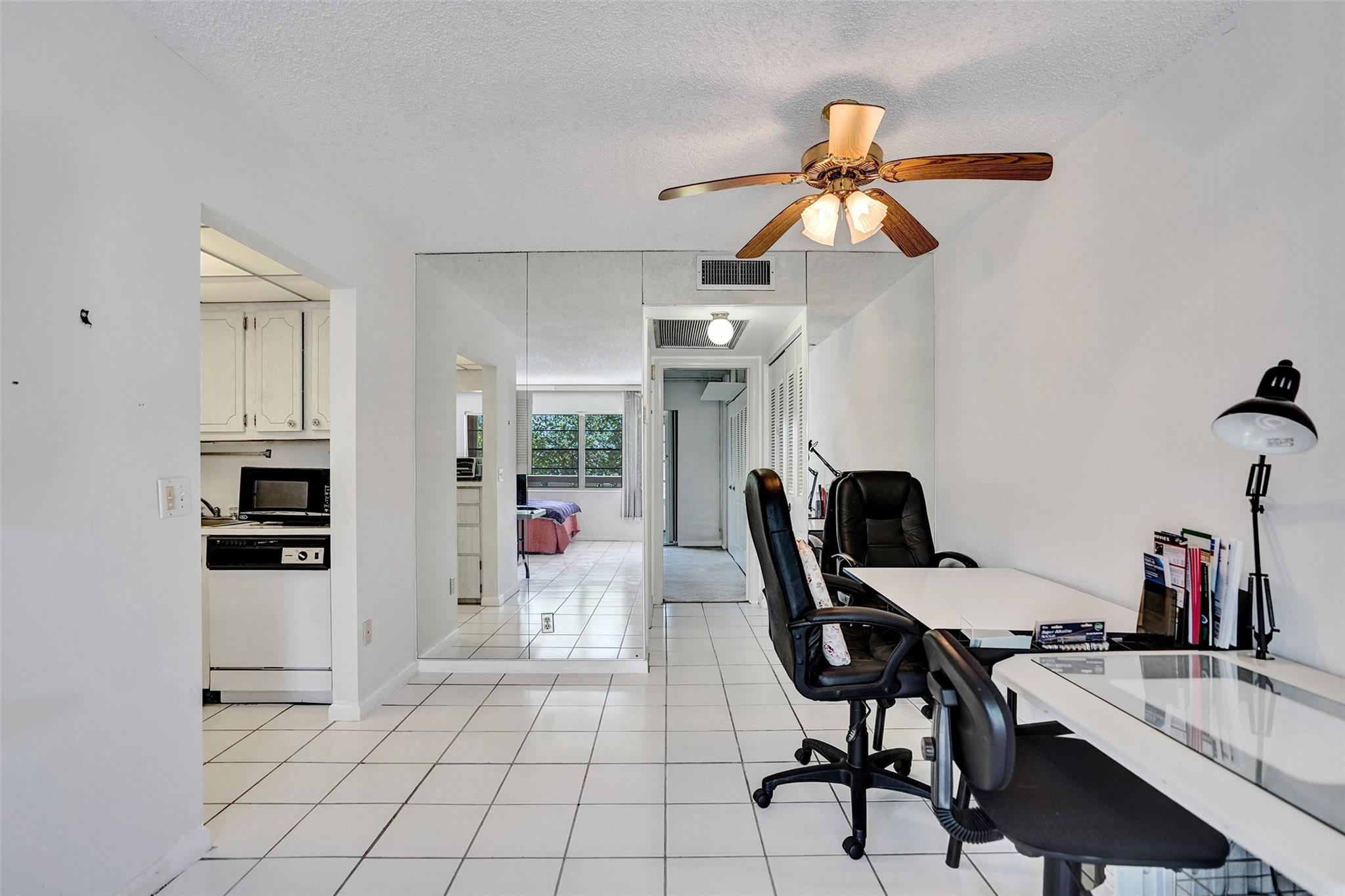 View photos, virtual tours, details... 3038 Berkshire B 3038