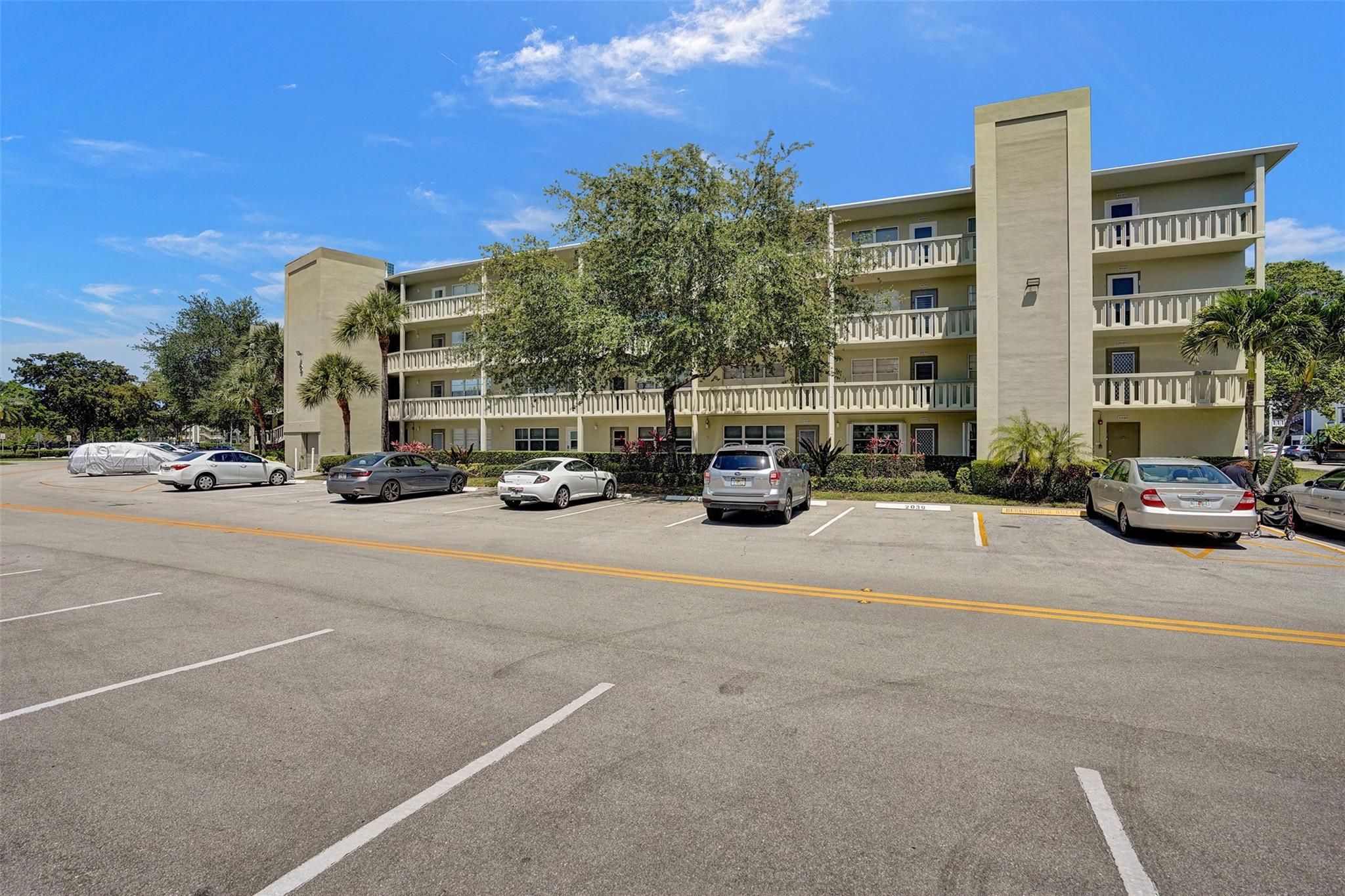 View photos, virtual tours, details... 3038 Berkshire B 3038
