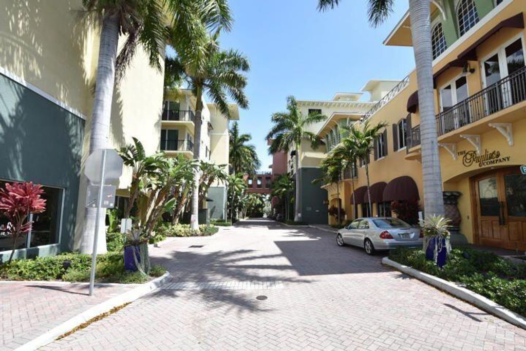 Photo of 235 NE 1st Street #304, Delray Beach, FL 33444 (MLS # R11027646)