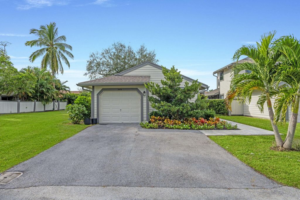 Photo of 2474 Bedford Mews Dr, Wellington, FL 33414 (MLS # B26000633)