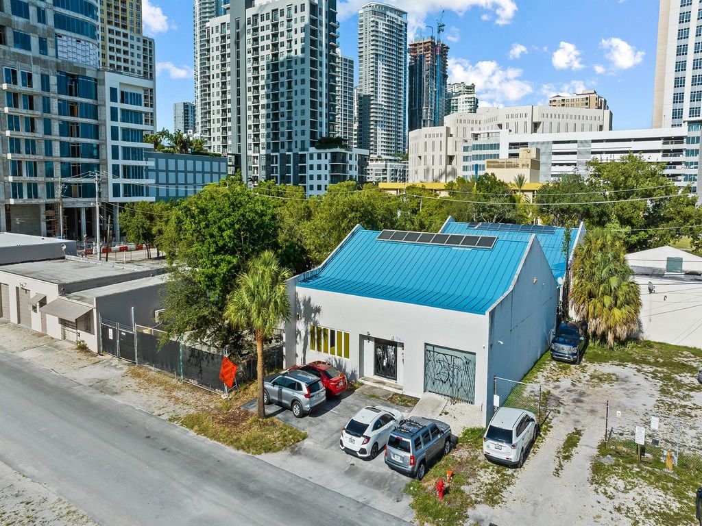 Photo of 516 SW Flagler Avenue, Fort Lauderdale, FL (MLS # F10455487)