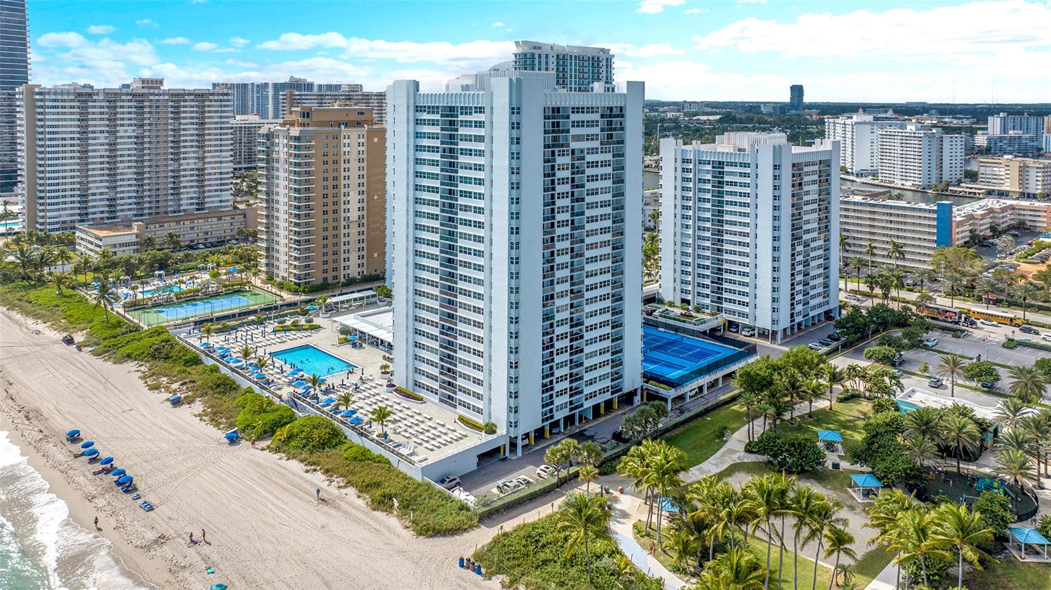 LA MER ESTATES WEST CONDO - Residential