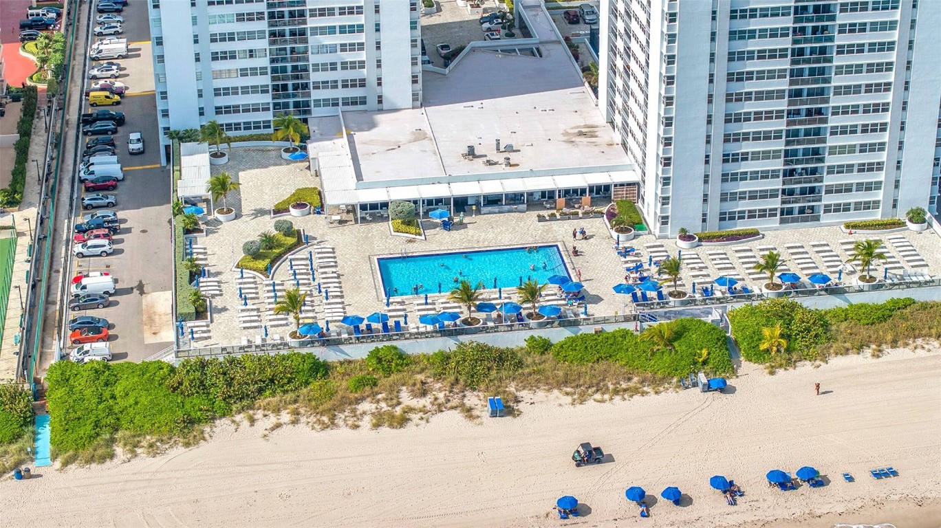 LA MER ESTATES WEST CONDO - Residential