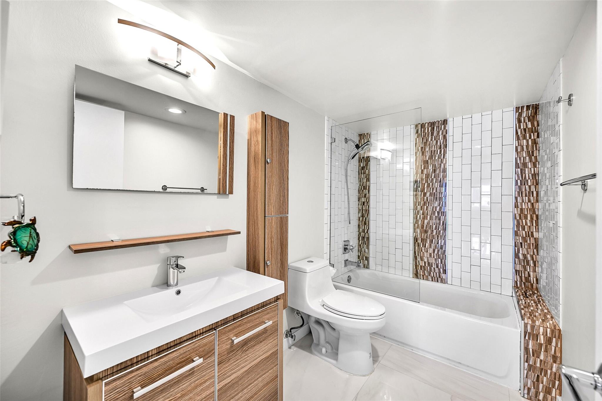 LA MER ESTATES WEST CONDO - Residential