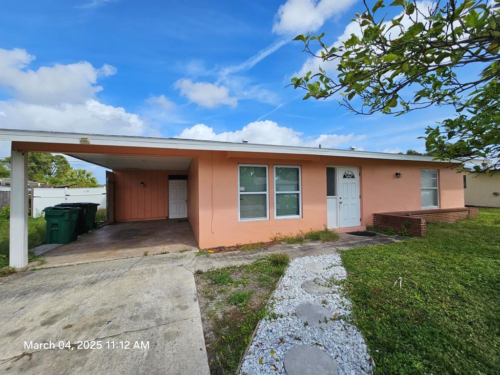 Photo of 1297 SE Petunia Avenue, Port Saint Lucie, FL 34952 (MLS # R11068819)