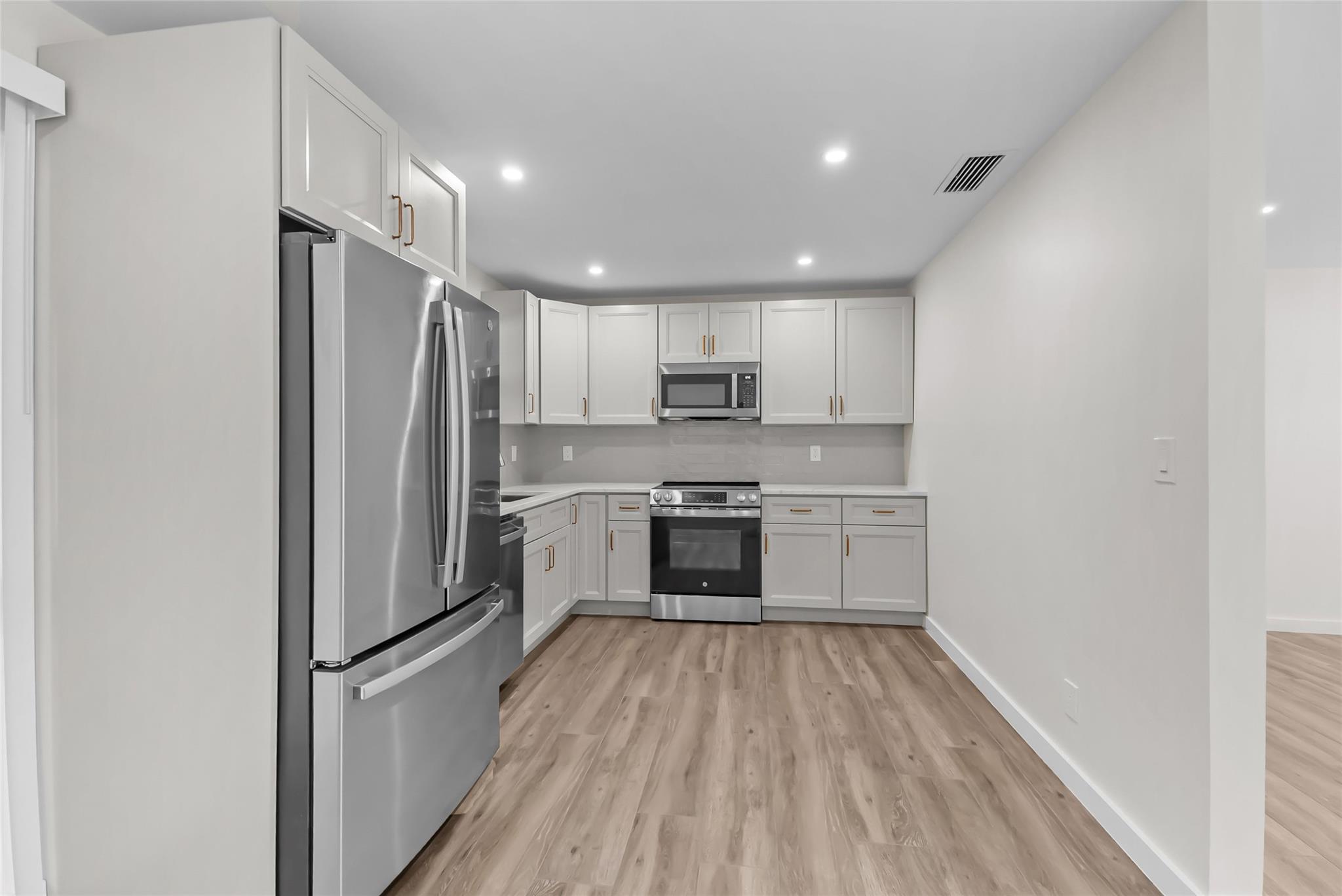 NORTH PALM BEACH VILLAGE - Residential Lease