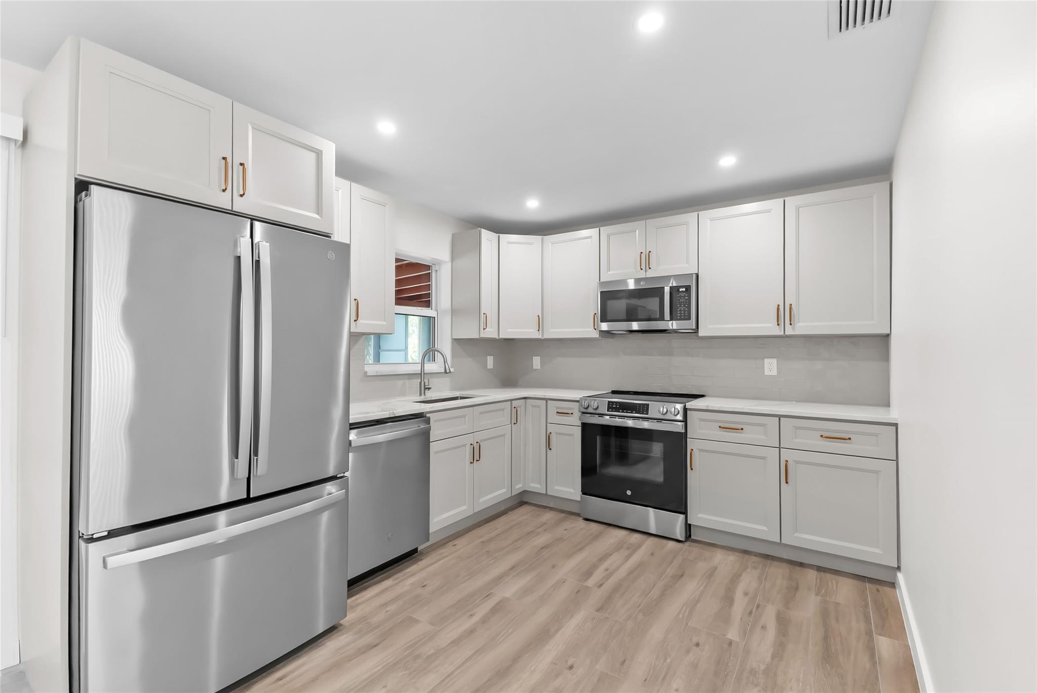 NORTH PALM BEACH VILLAGE - Residential Lease