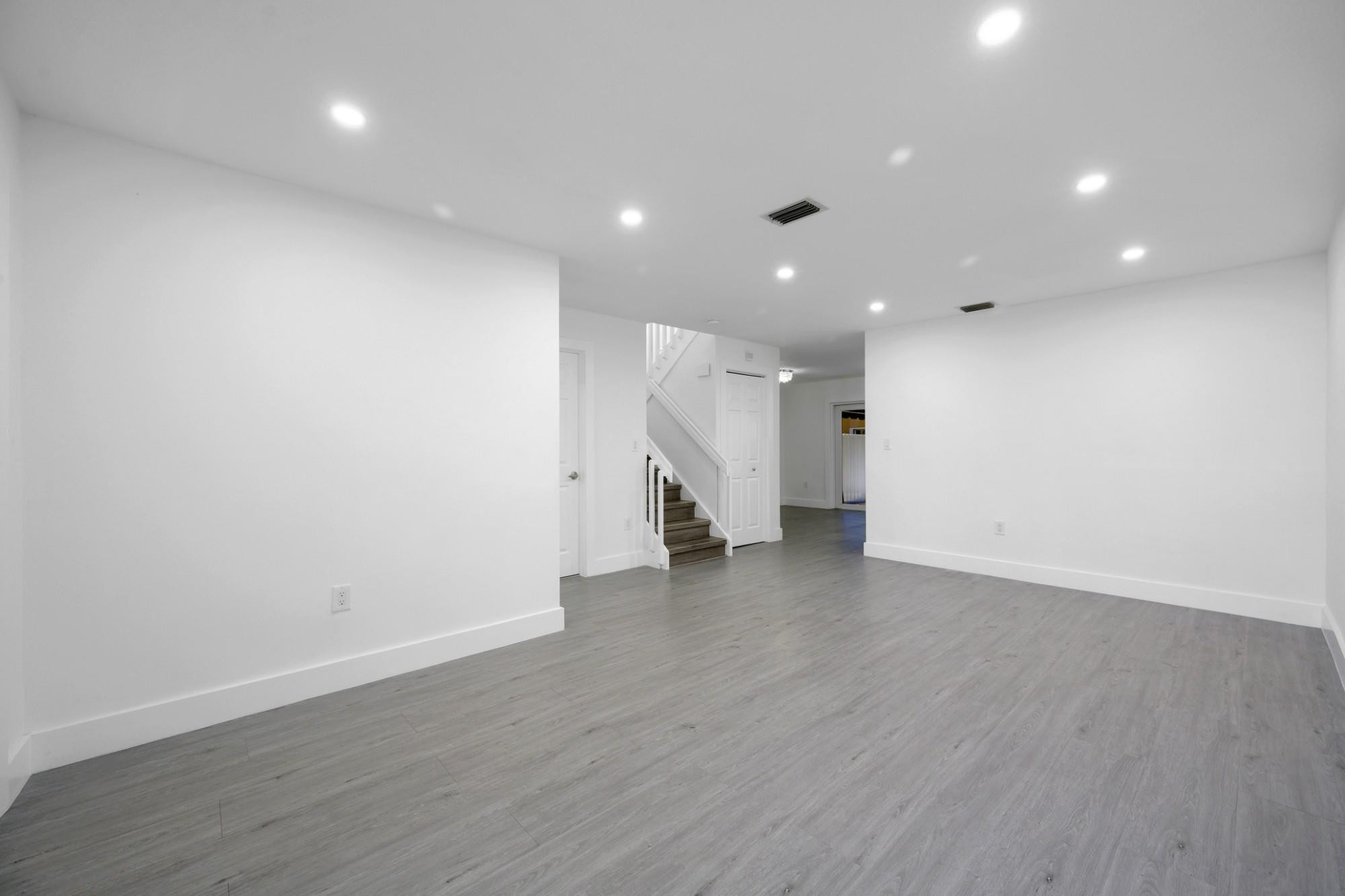 VISTA ALEGRE TOWNHOMES VI - Residential