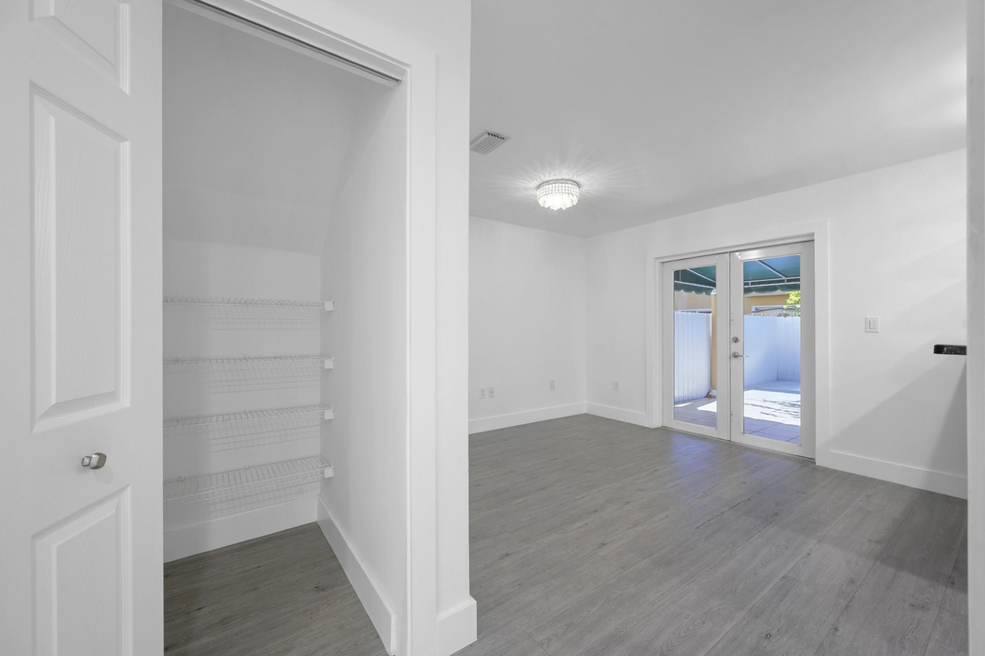 VISTA ALEGRE TOWNHOMES VI - Residential