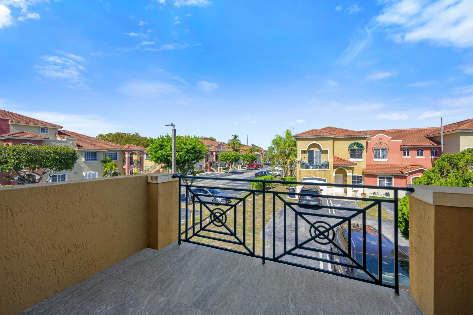 VISTA ALEGRE TOWNHOMES VI - Residential