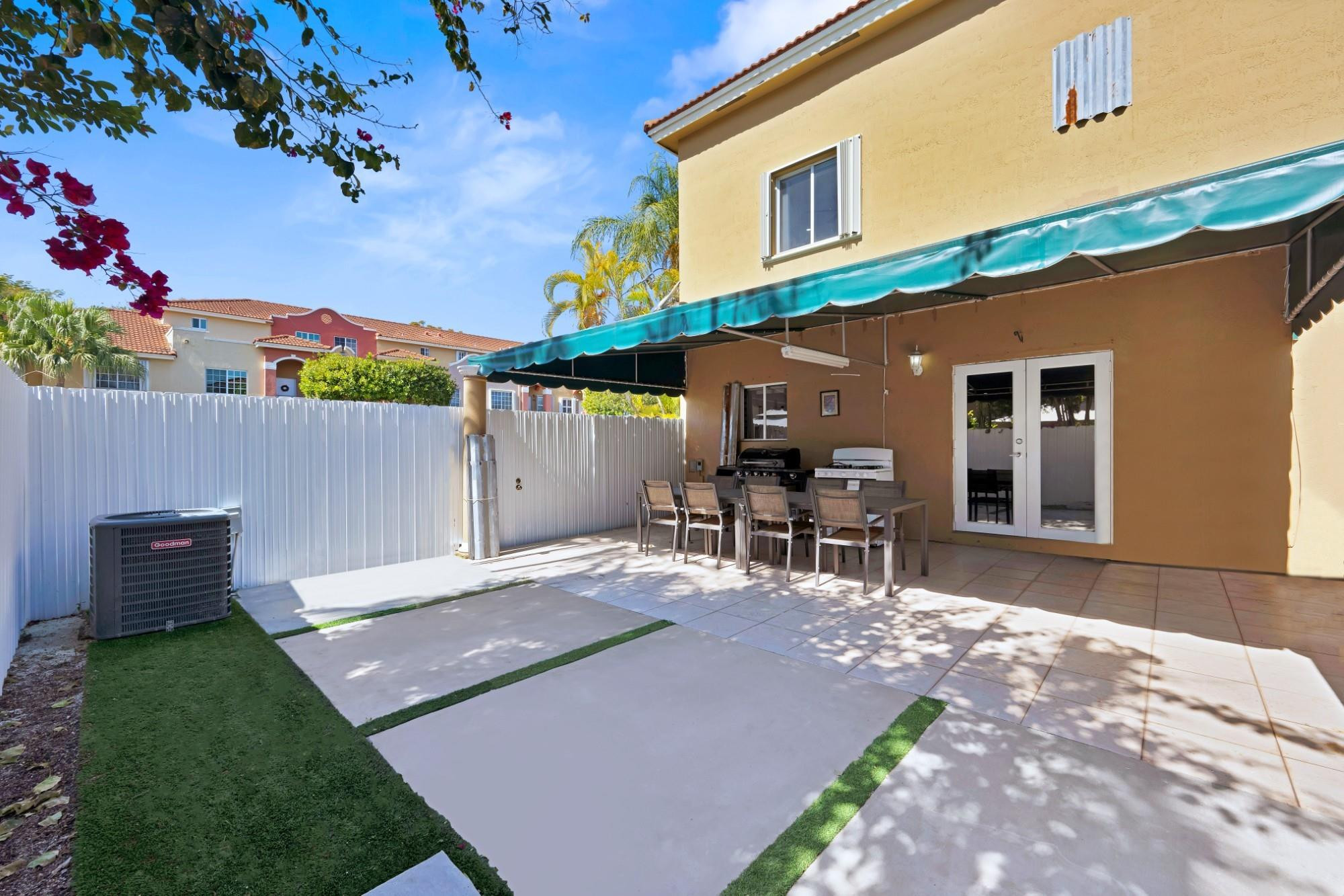 VISTA ALEGRE TOWNHOMES VI - Residential