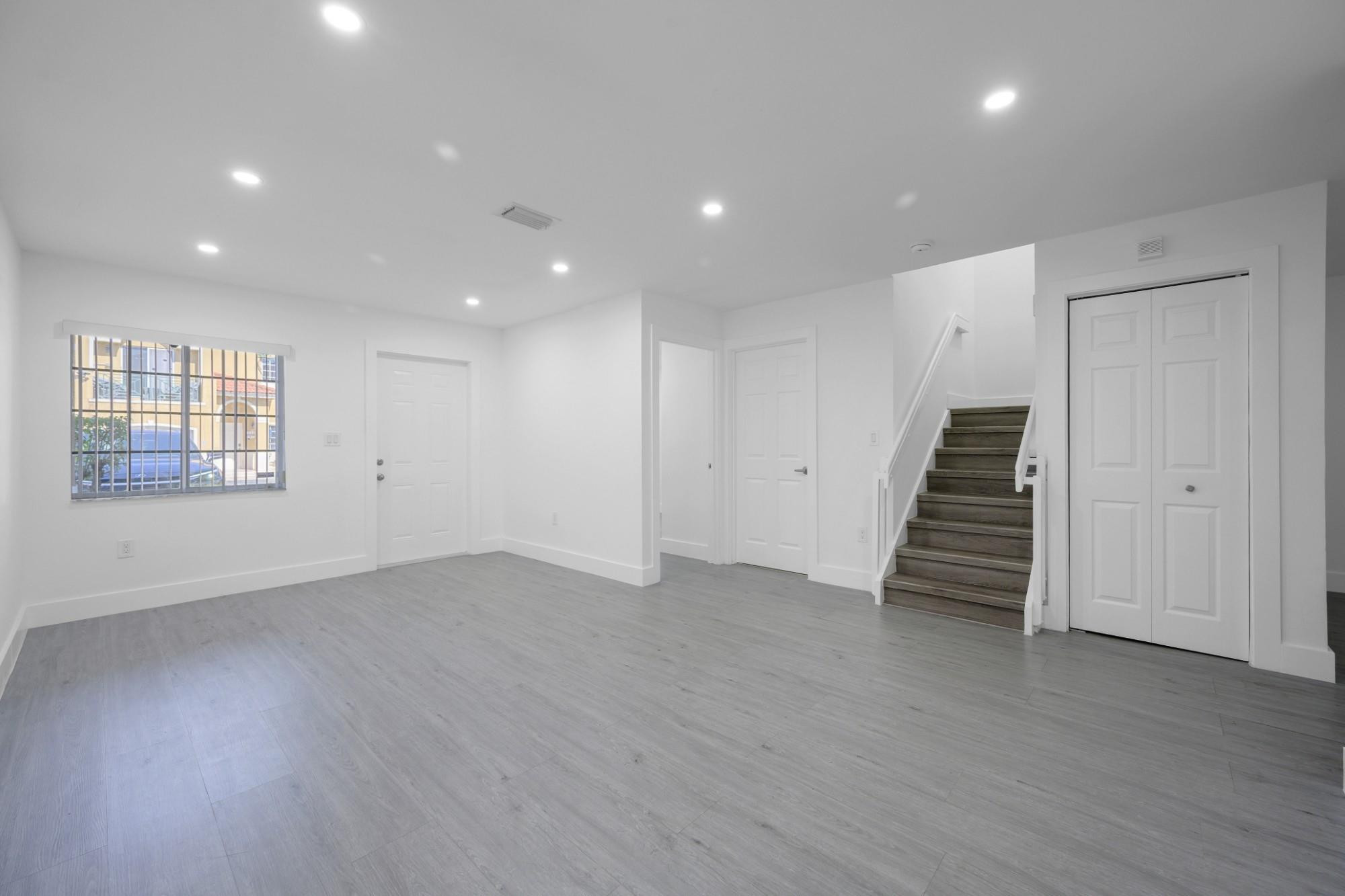 VISTA ALEGRE TOWNHOMES VI - Residential