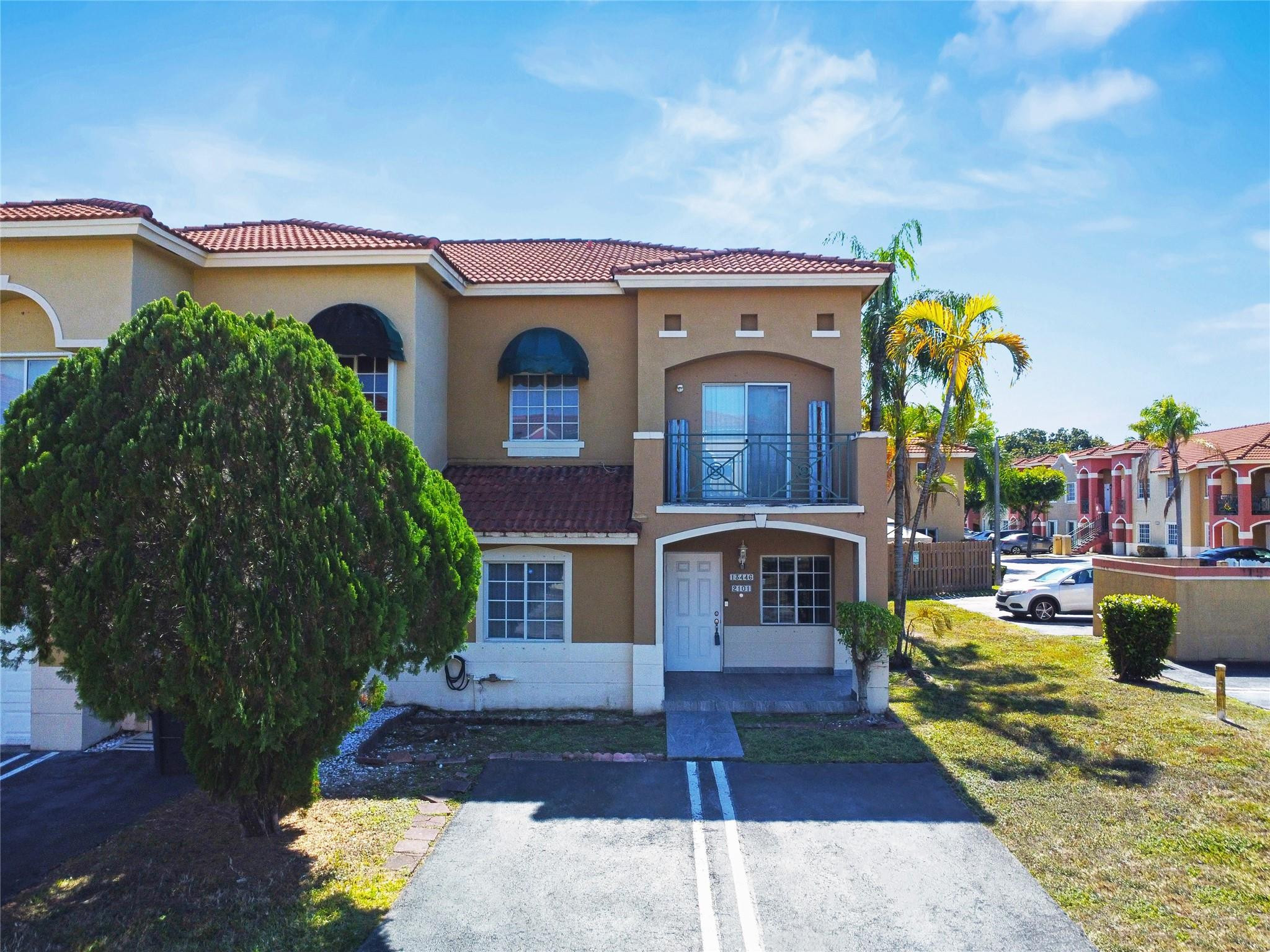 VISTA ALEGRE TOWNHOMES VI - Residential