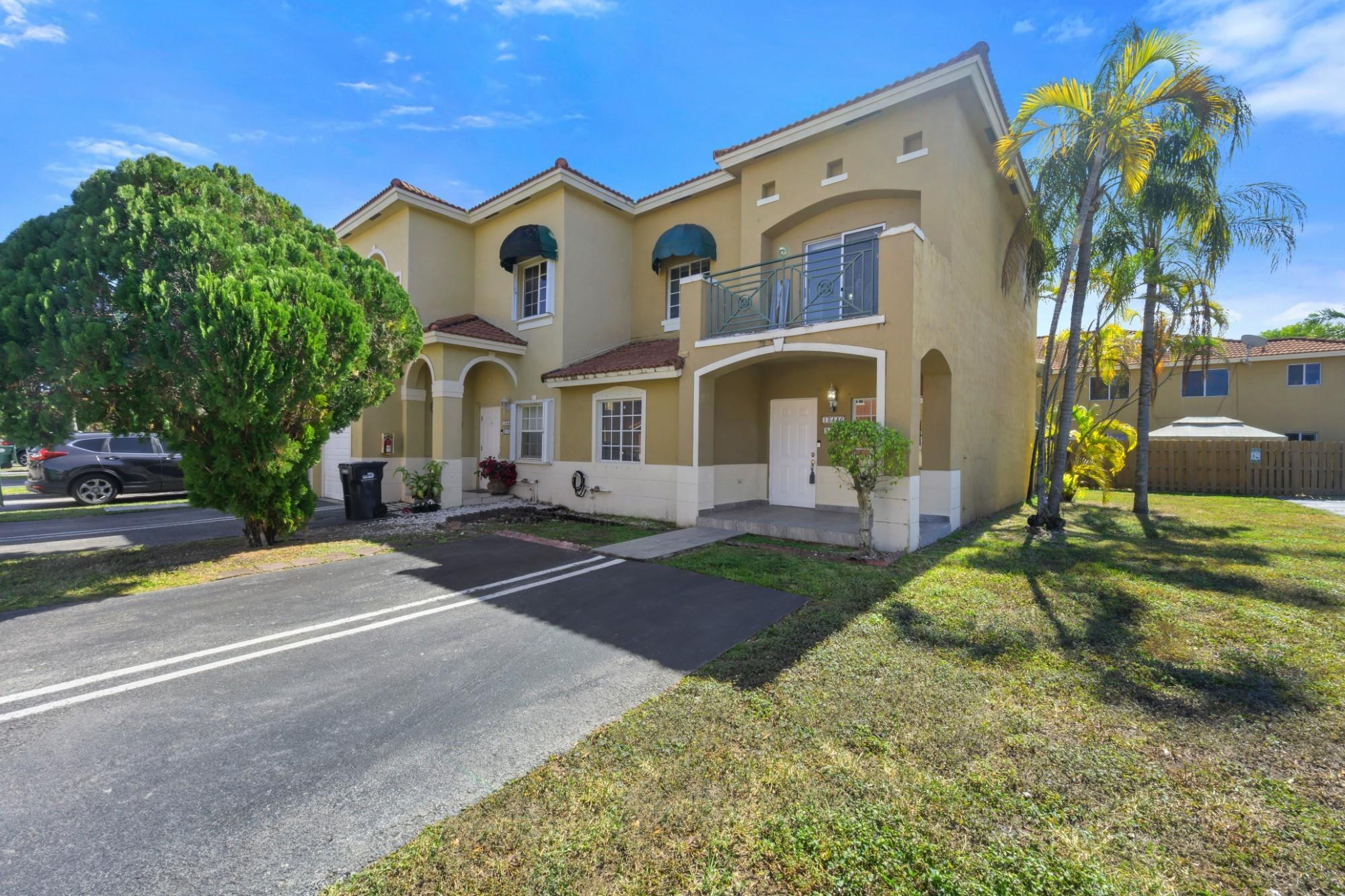 VISTA ALEGRE TOWNHOMES VI - Residential